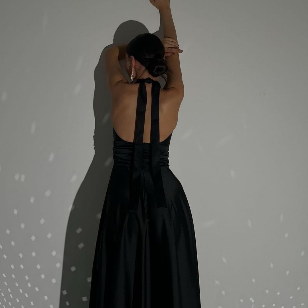 Uzun Siyah Saten Abiye Nasıl Renklendirilir?