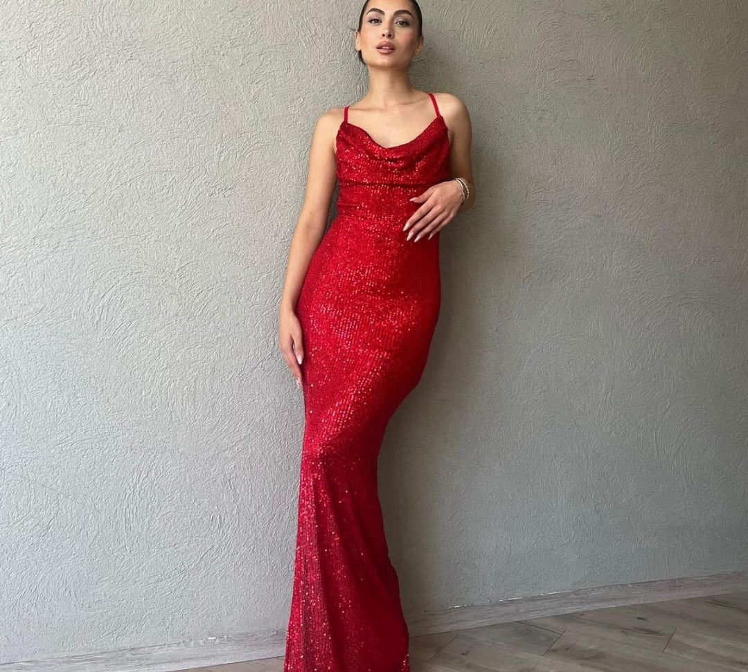 Yaz Düğünlerinin Olmazsa Olmazı: Pullu Elbise