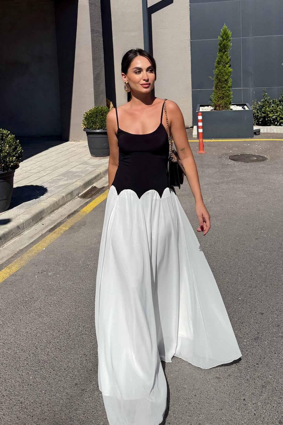 Siyah Askılı Sırt Bağlama Detaylı Kloş Elbise SY-3333-Siyah