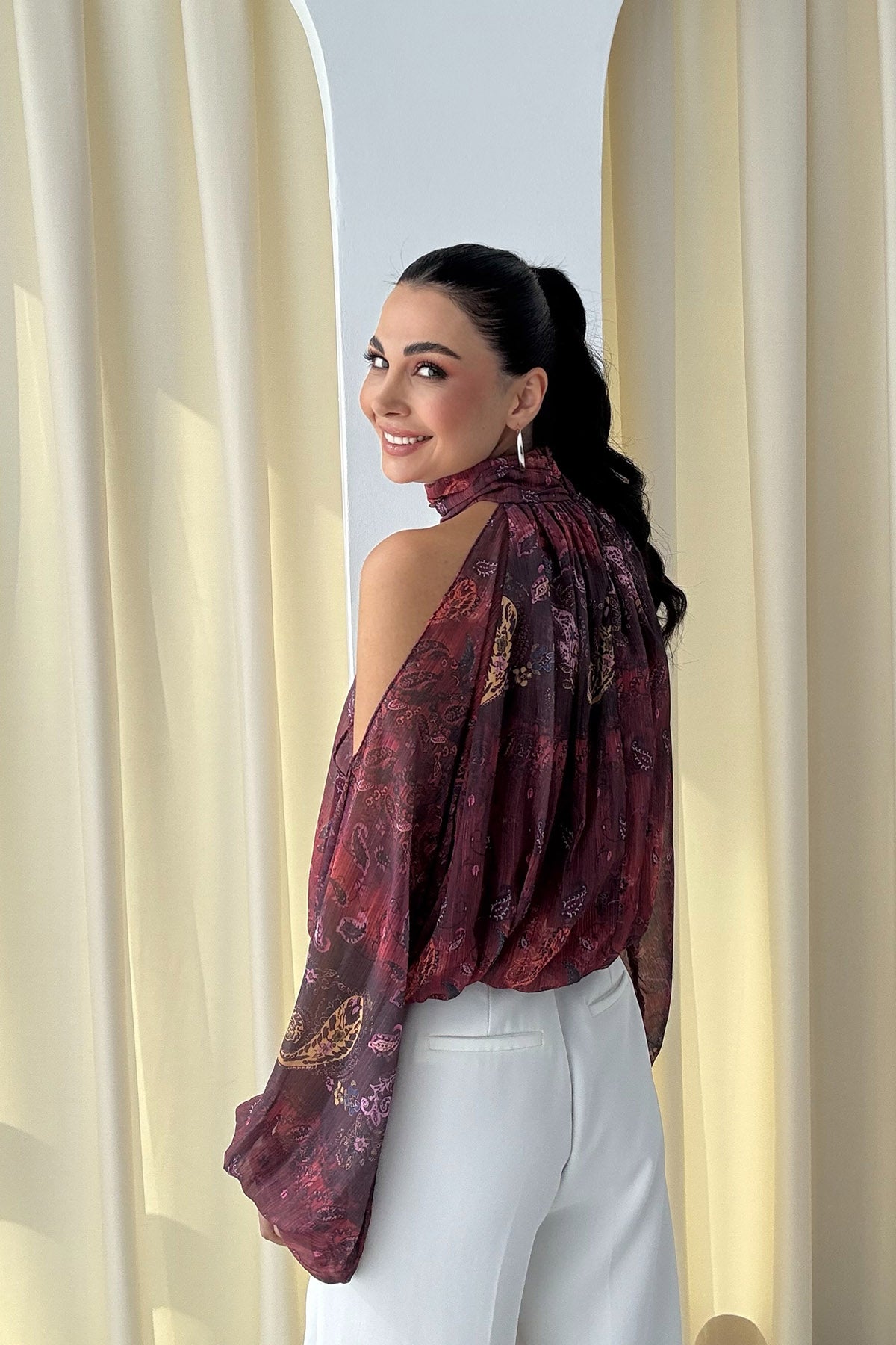 Kırmızı Desenli Omuzları Açık Bluz SY-3362-Kırmızı