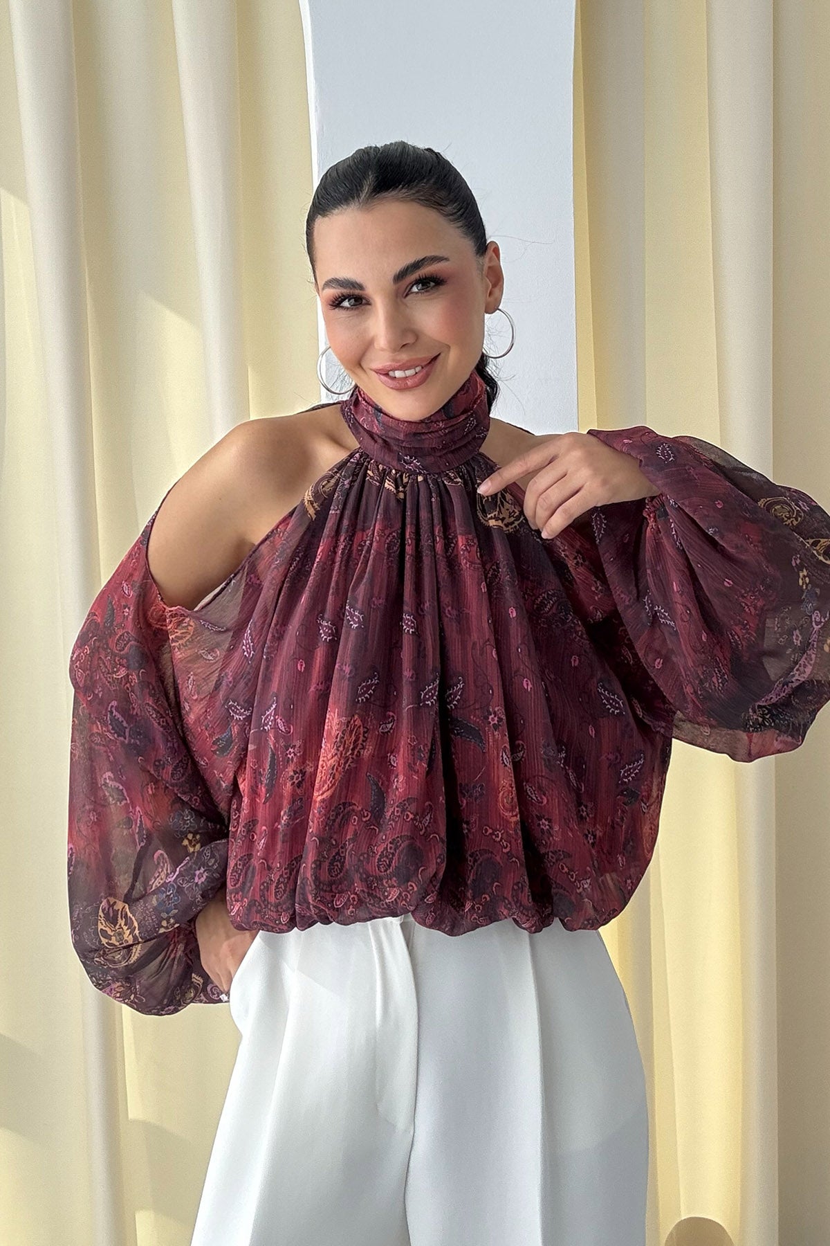 Kırmızı Desenli Omuzları Açık Bluz SY-3362-Kırmızı