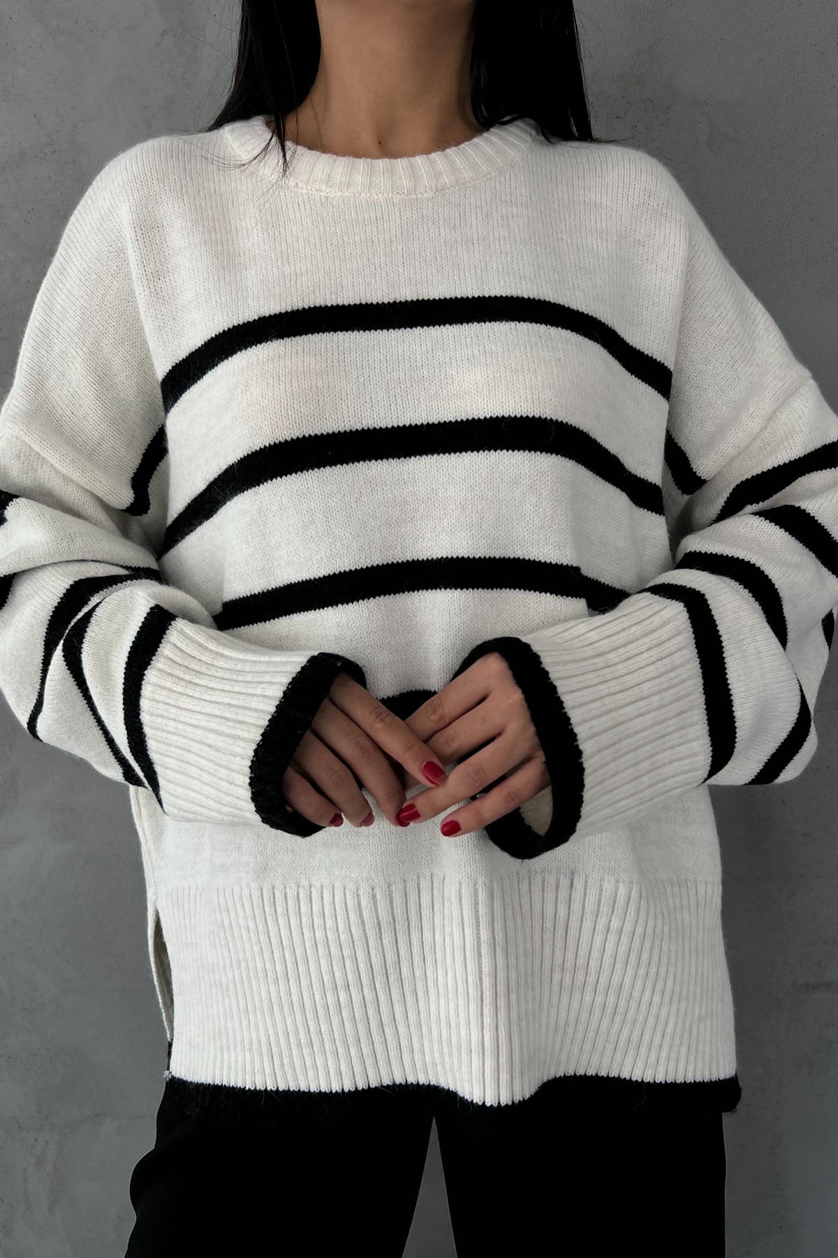 Beyaz Siyah Çizgili Oversize Triko Kazak SY-2401-Beyaz