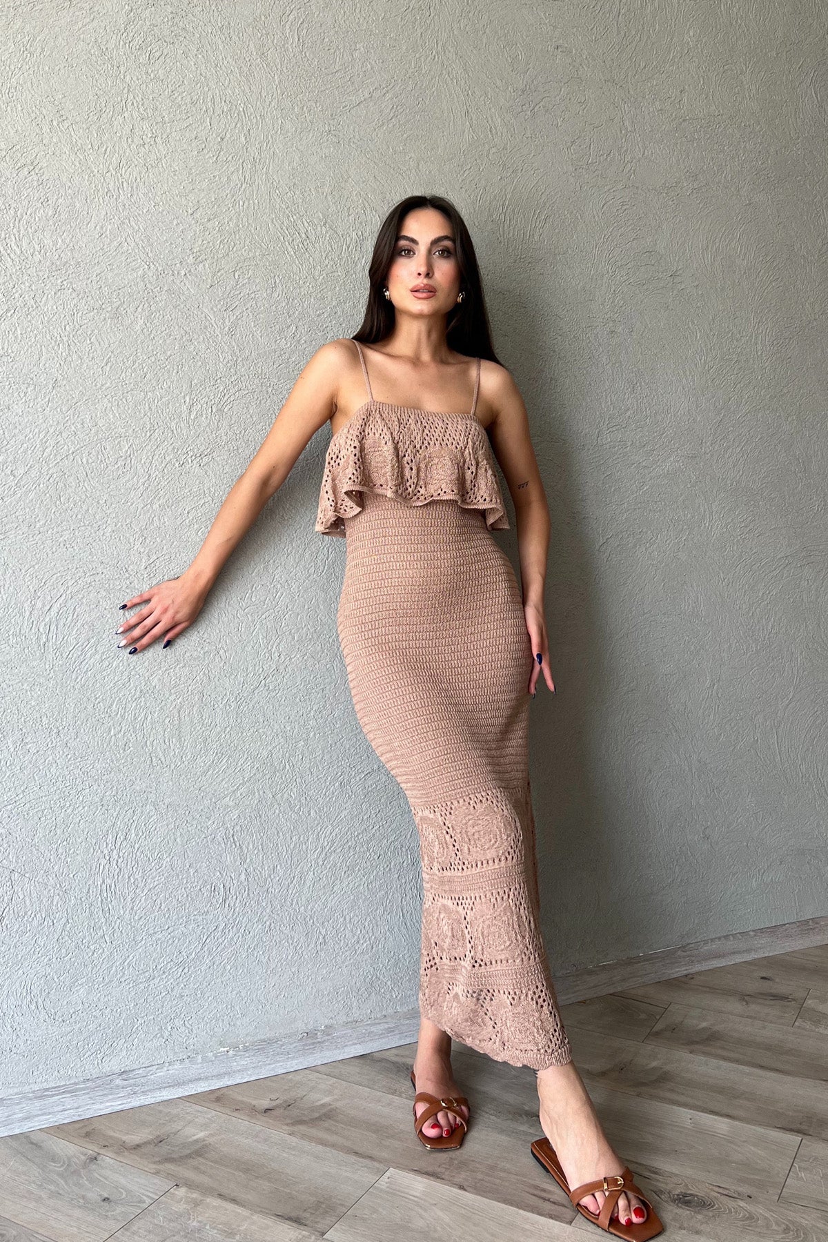 Kahve İnce Askılı Çiçek Detaylı Ajurlu Maxi Elbise SY-2223-Kahve