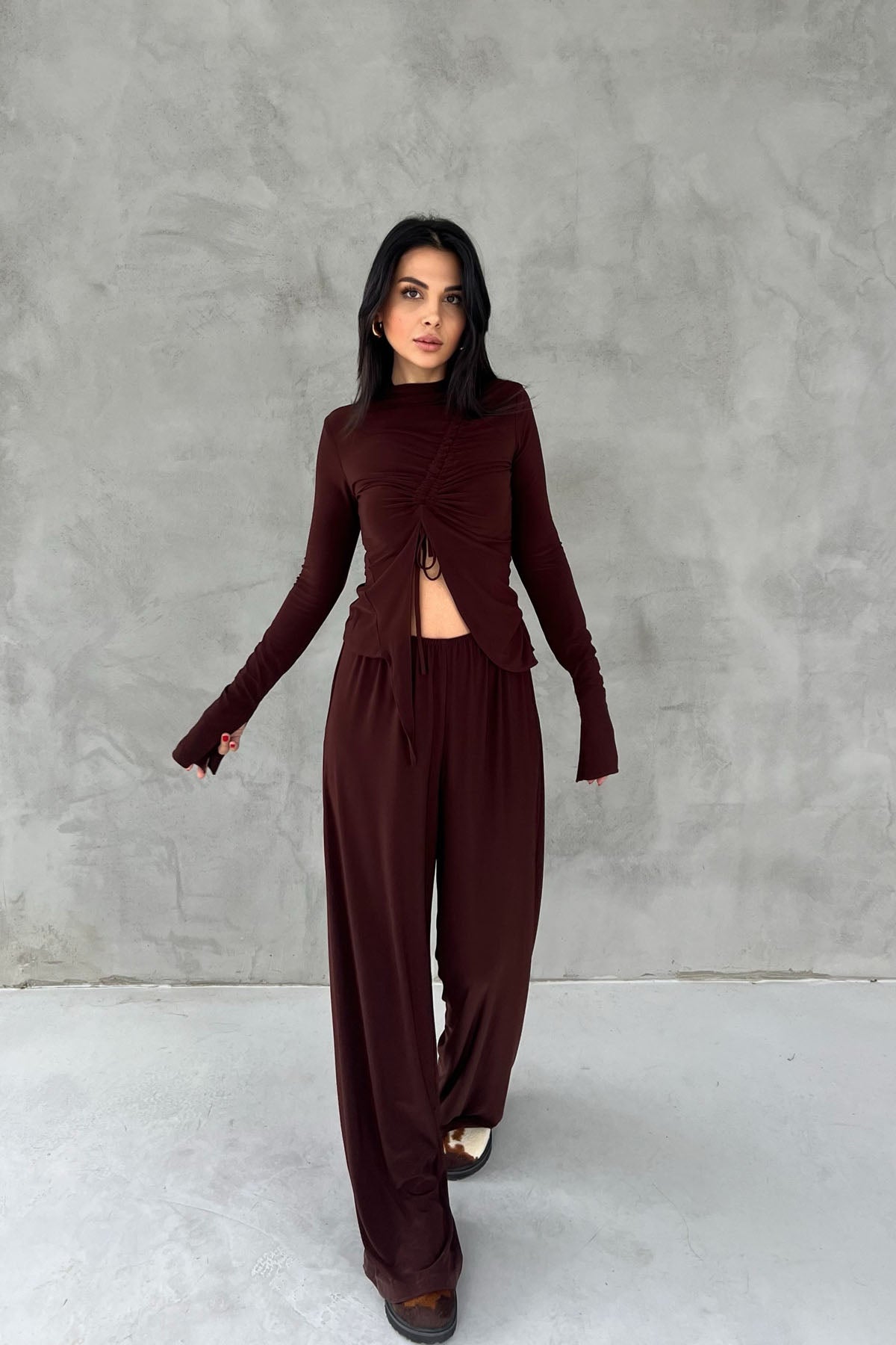 Kahverengi Büzgü Detaylı Uzun Kollu Bluz ve Salaş Pantolon Takım SY-2457-Kahverengi