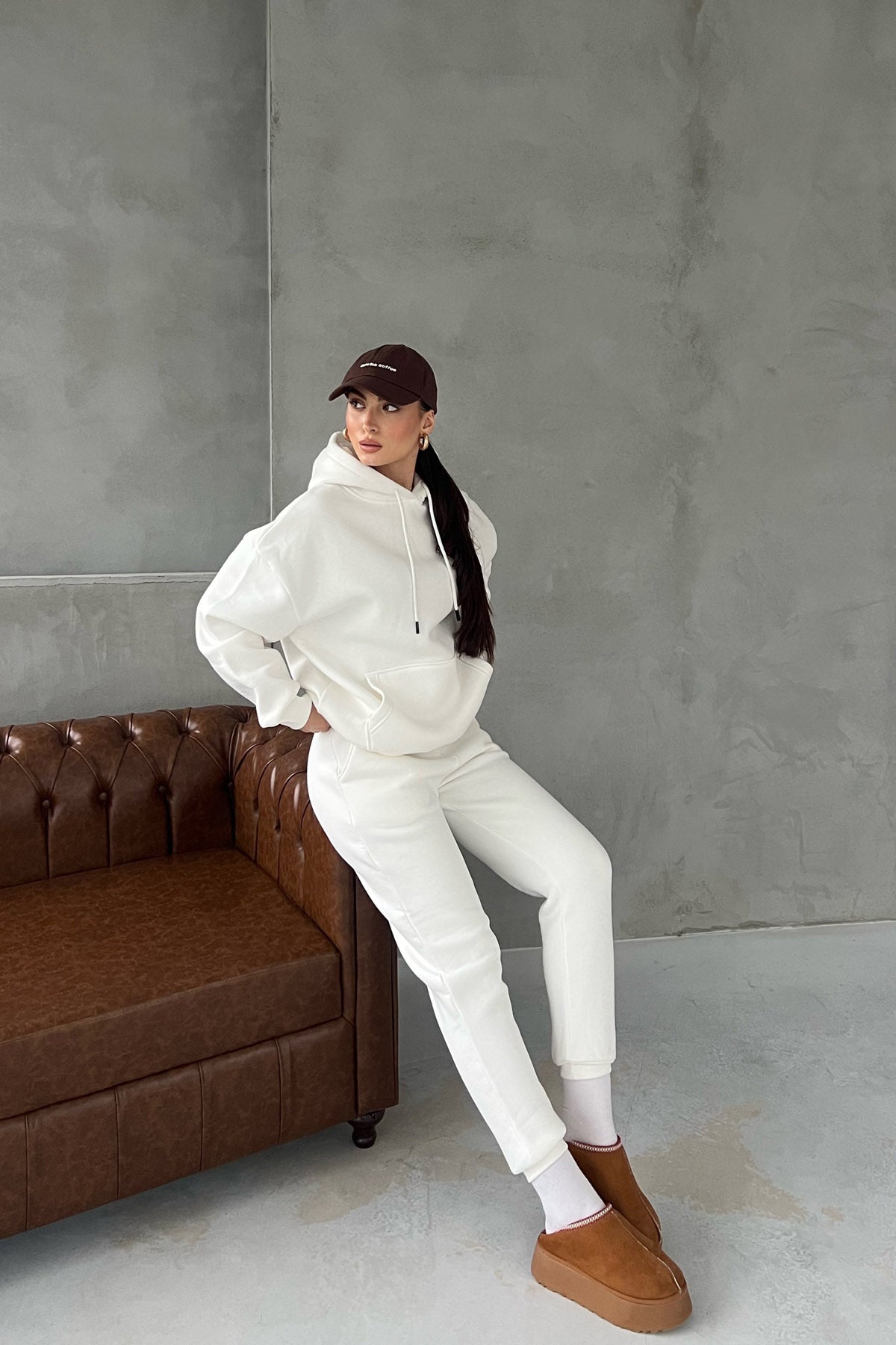 Ekru  Kapüşonlu Ön Cep Detaylı Eşofman Takımı SY-2393-Ekru