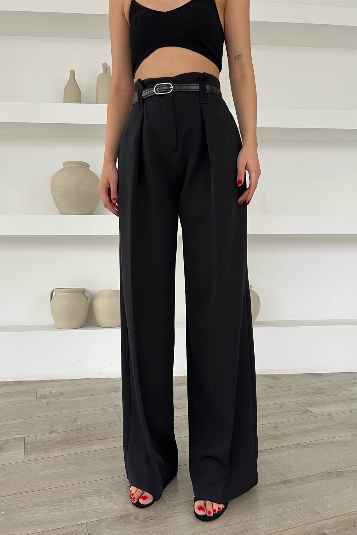 Siyah Kemer Detaylı Yüksek Bel Geniş Paça Pantolon SY-1681-Siyah