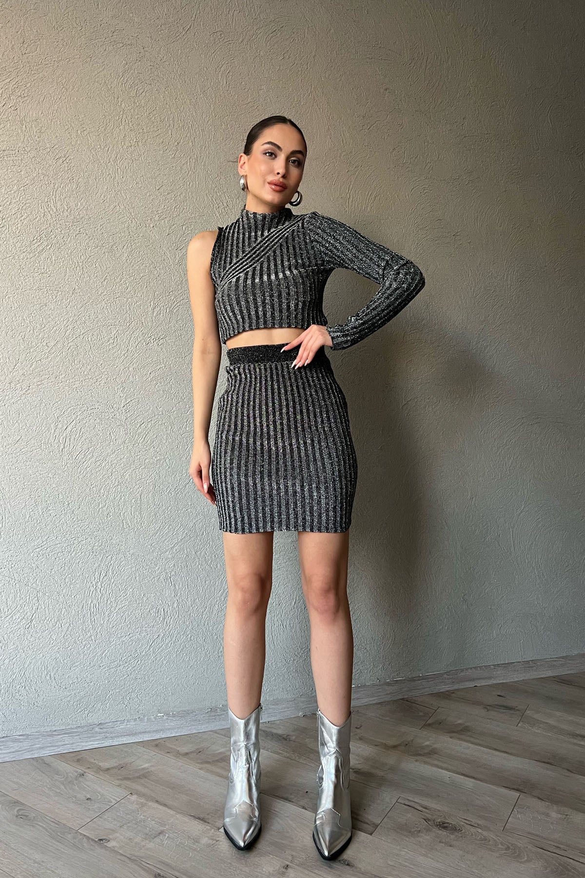 Gri Pırıltılı Tek Kollu Crop Üst ve Belden Lastikli Etek Takım SY-1283-Gri