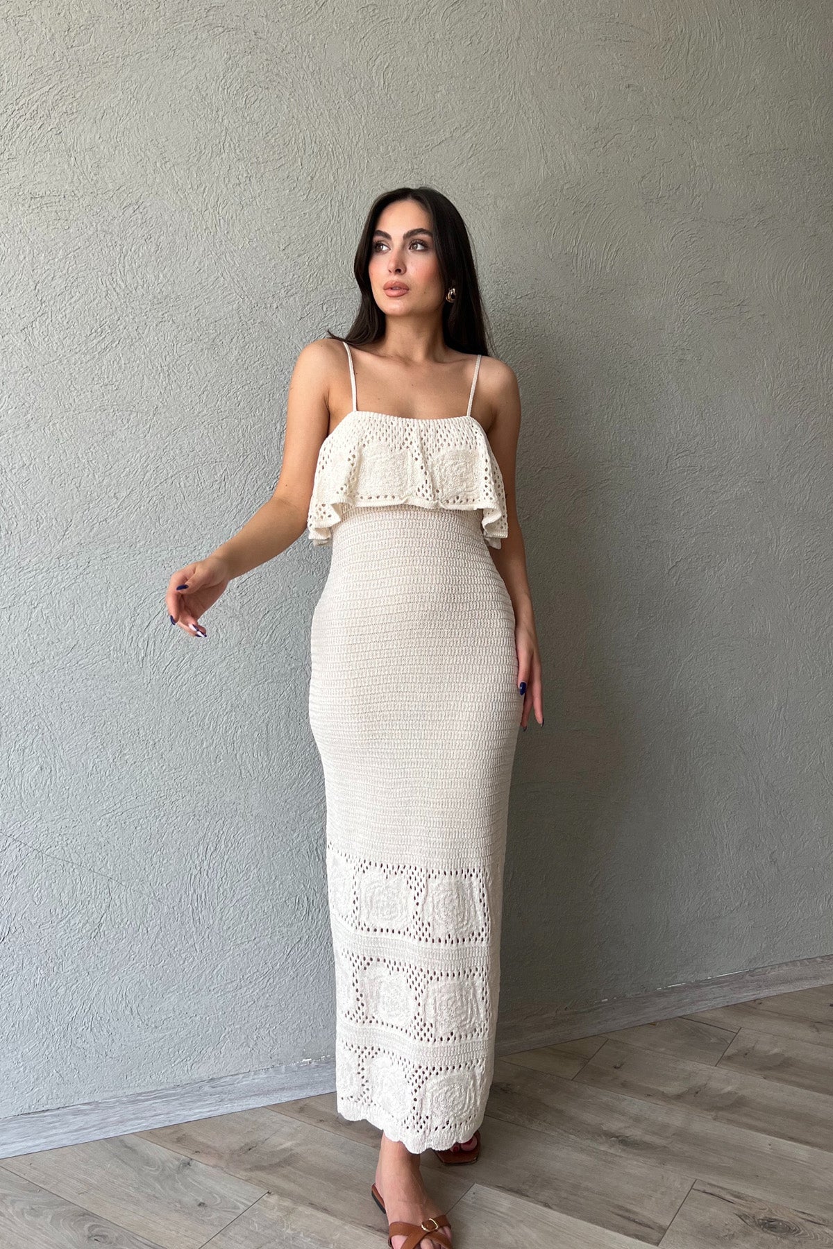 Krem İnce Askılı Çiçek Detaylı Ajurlu Maxi Elbise SY-2223-Krem