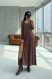 Kahve Oval yaka Yırtmaç Detaylı Dökümlü Elbise SY-3003-Kahve