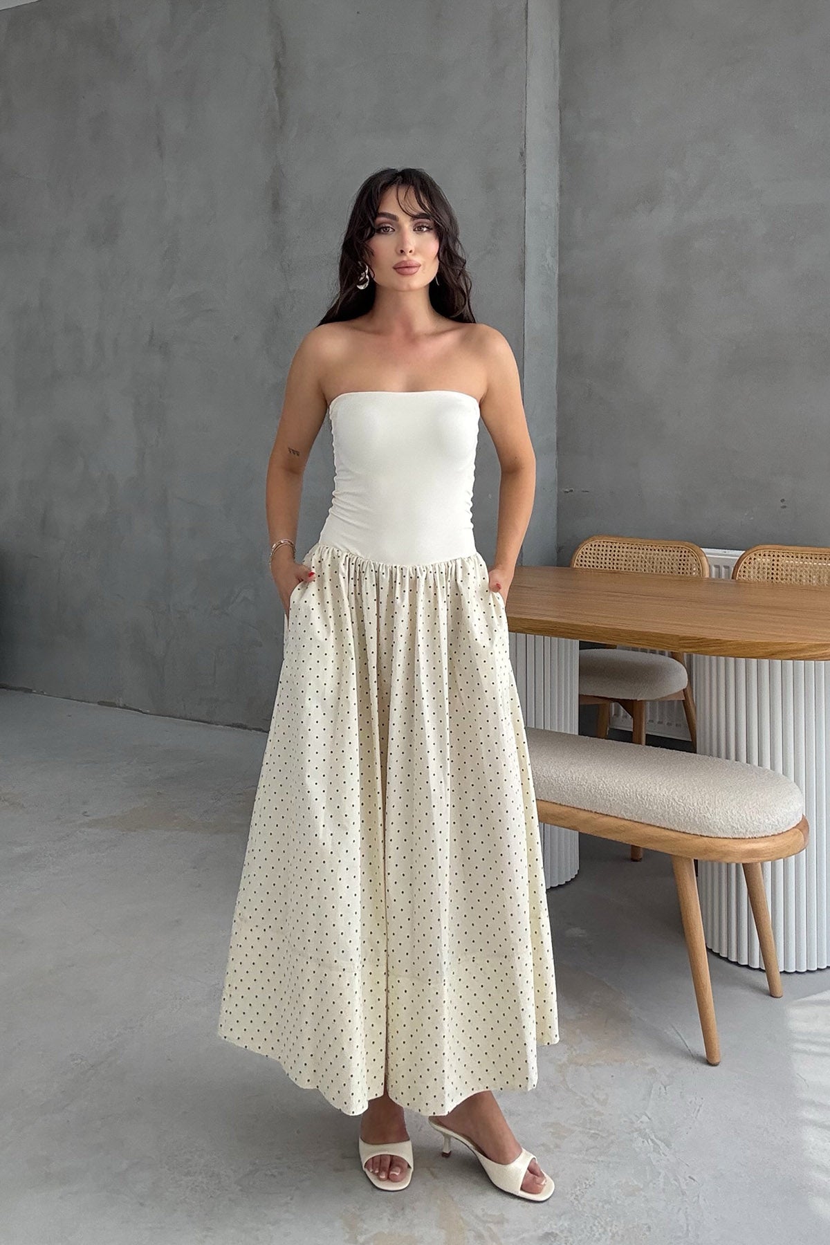 Bej Eteği Puantiyeli Straplez Uzun Elbise SY-3257-Bej