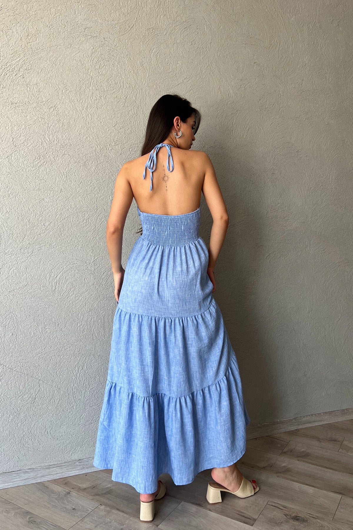 Mavi Nakış Detaylı Gipeli Boyundan Bağlamalı Uzun Elbise SY-2182-Mavi