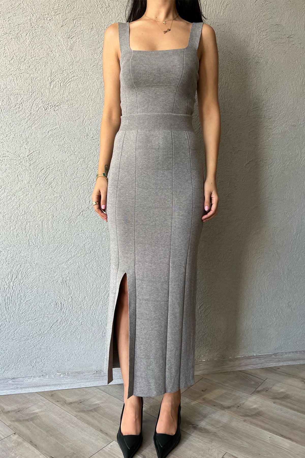 Gri Kalın Askılı Crop ve Yırtmaçlı Etek Takım SY-0926-Gri