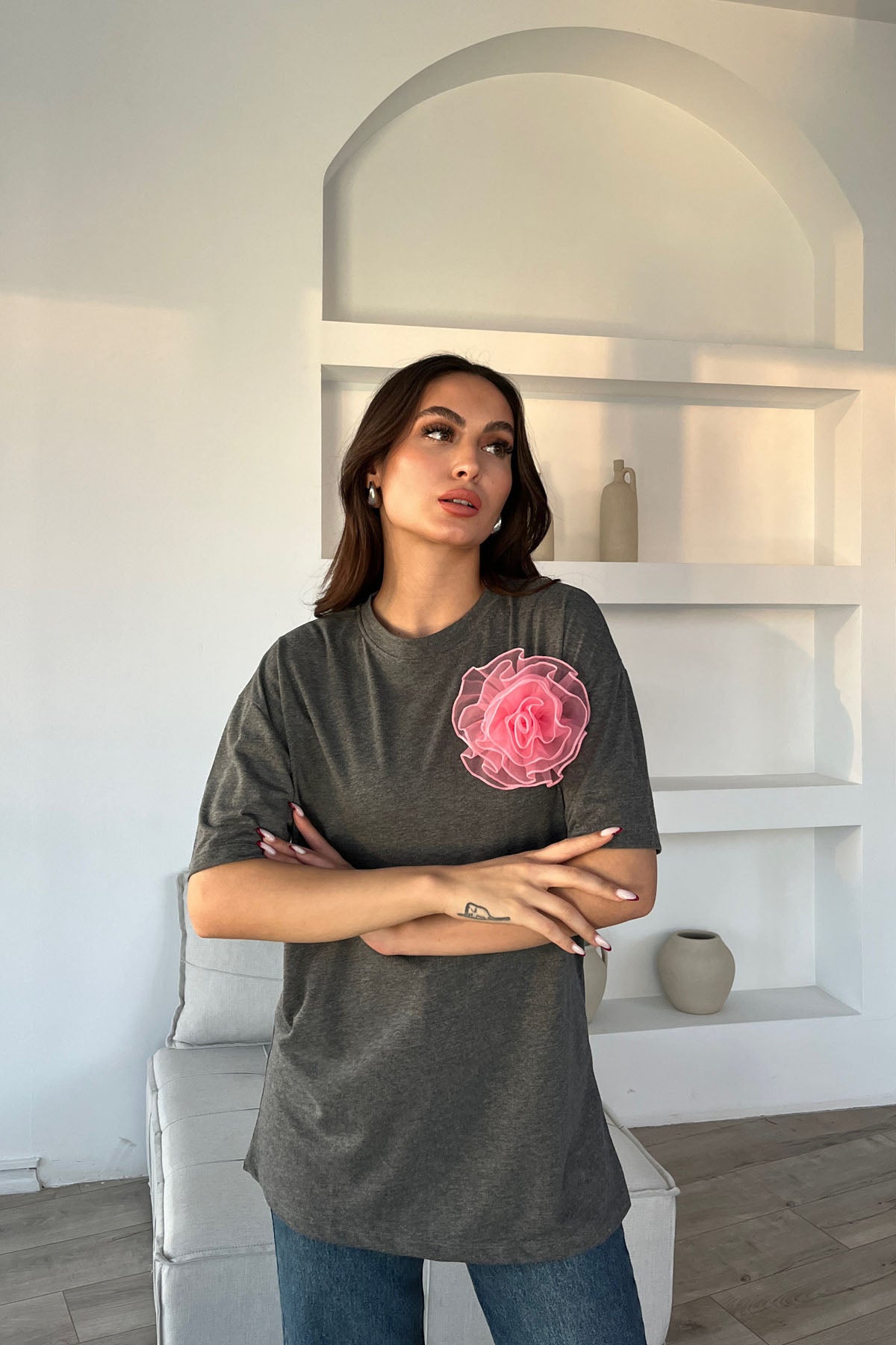 Antrasit Bisiklet Yaka Gül Detaylı T-shirt SY-1567-Antrasit