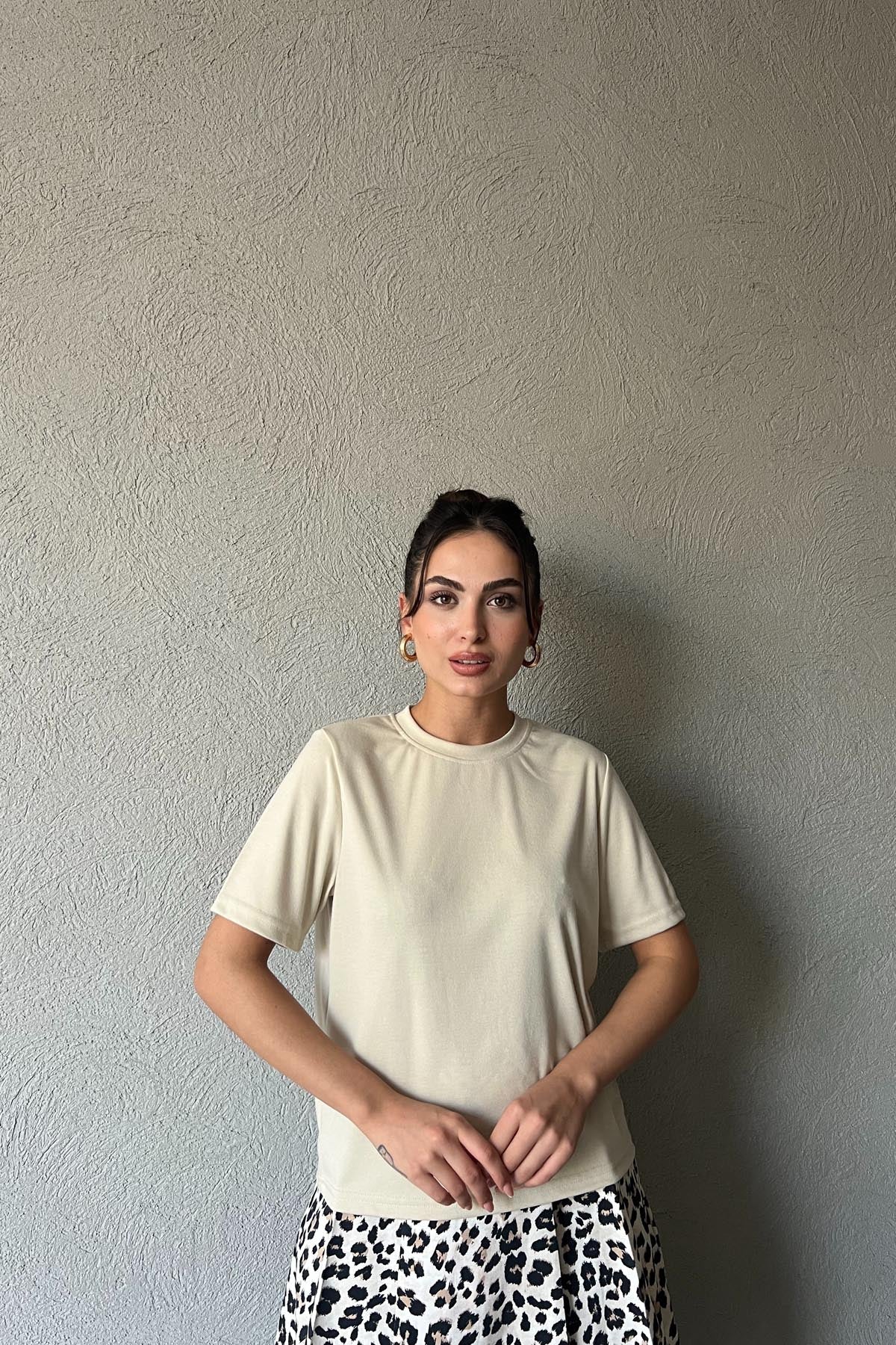 Bej Bisiklet Yaka Basic T-shirt SY-1962-Bej