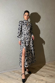 Siyah Desenli Dik Yaka Yırtmaç Detaylı Kuşaklı Saten Elbise SY-1398-Siyah