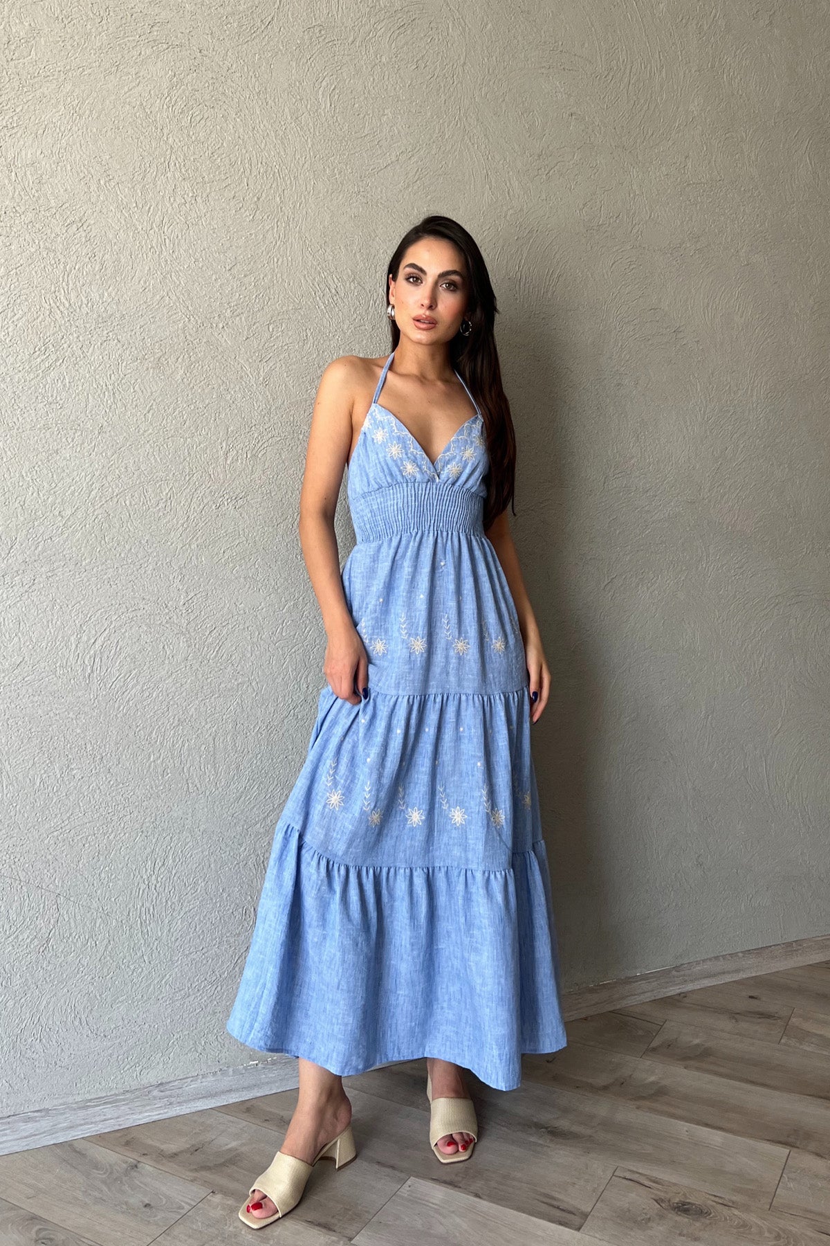 Mavi Nakış Detaylı Gipeli Boyundan Bağlamalı Uzun Elbise SY-2182-Mavi