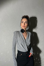 Gümüş Simli Kruvaze Yaka Vatkalı Çıtçıtlı Body SY-1396-Gümüş