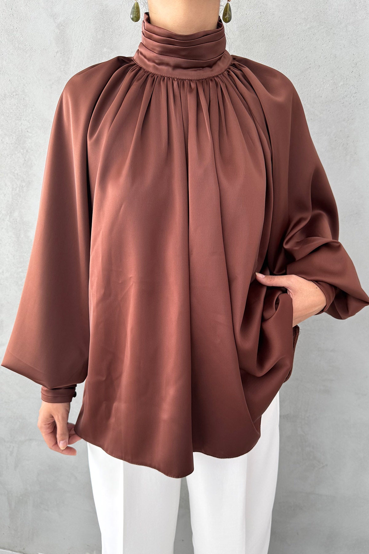 Koyu Kahve Dökümlü Zr Tasarım Saten Bluz SY-3369-Koyu Kahve