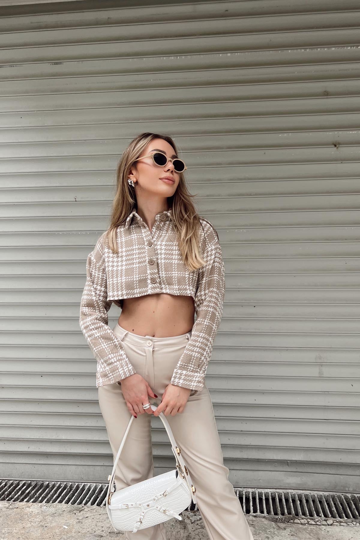 Bej Ekose Detaylı Crop Gömlek 2210182