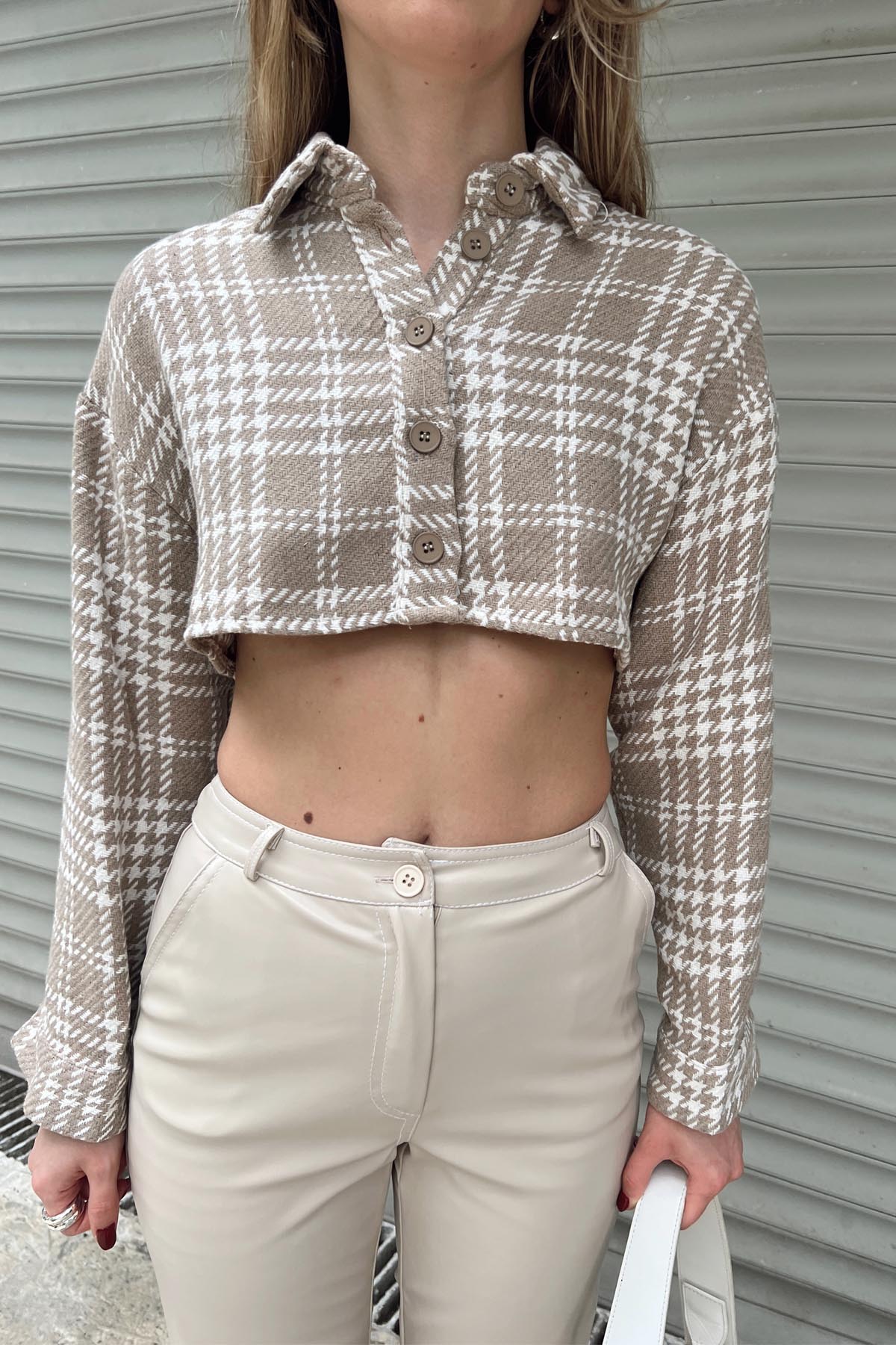 Bej Ekose Detaylı Crop Gömlek 2210182