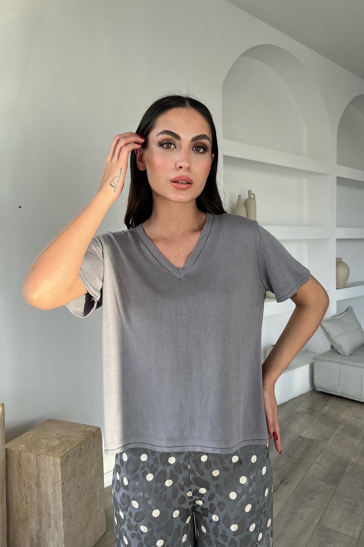 Gri V Yaka Kısa Kol Triko T-shırt SY-1731-Gri