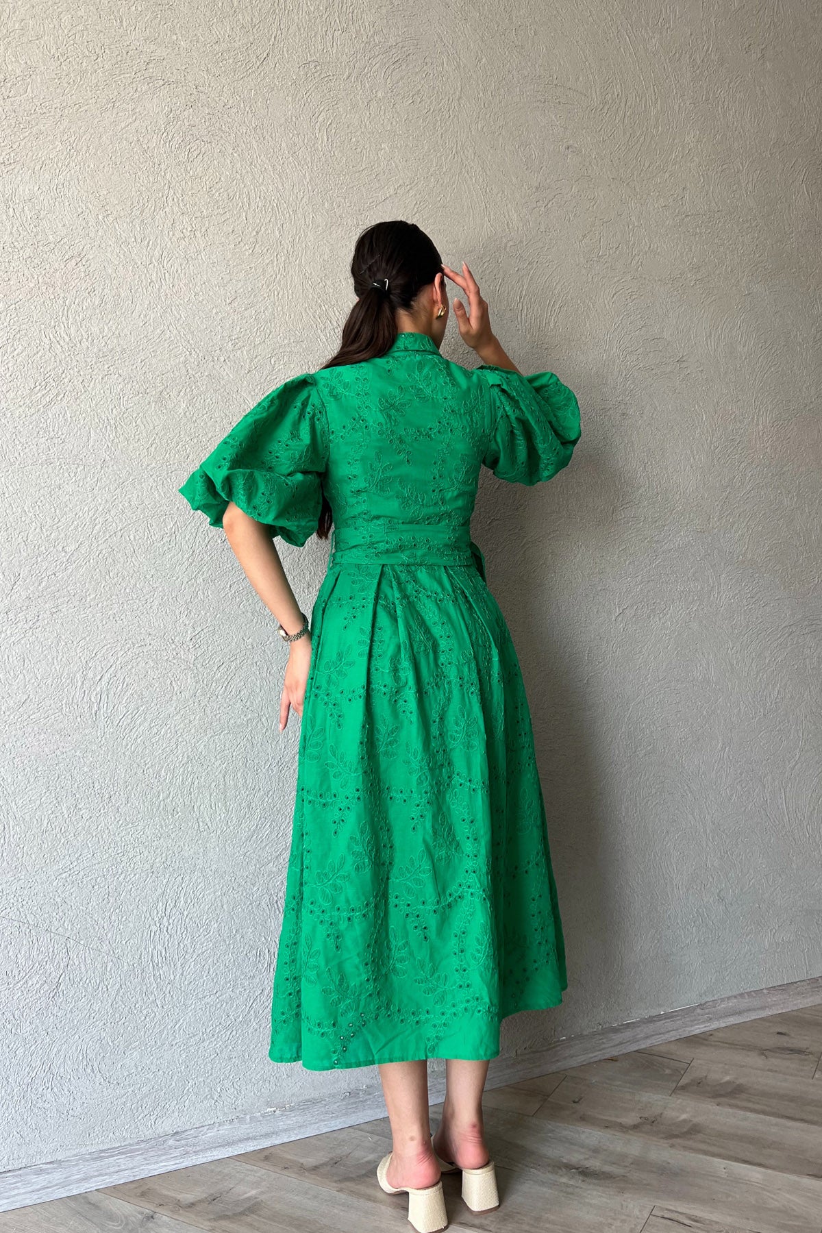 Yeşil Balon Kol Pile Detaylı Kemerli Brode Elbise SY-2084-Yeşil