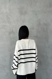 Beyaz Siyah Çizgili Oversize Triko Kazak SY-2401-Beyaz