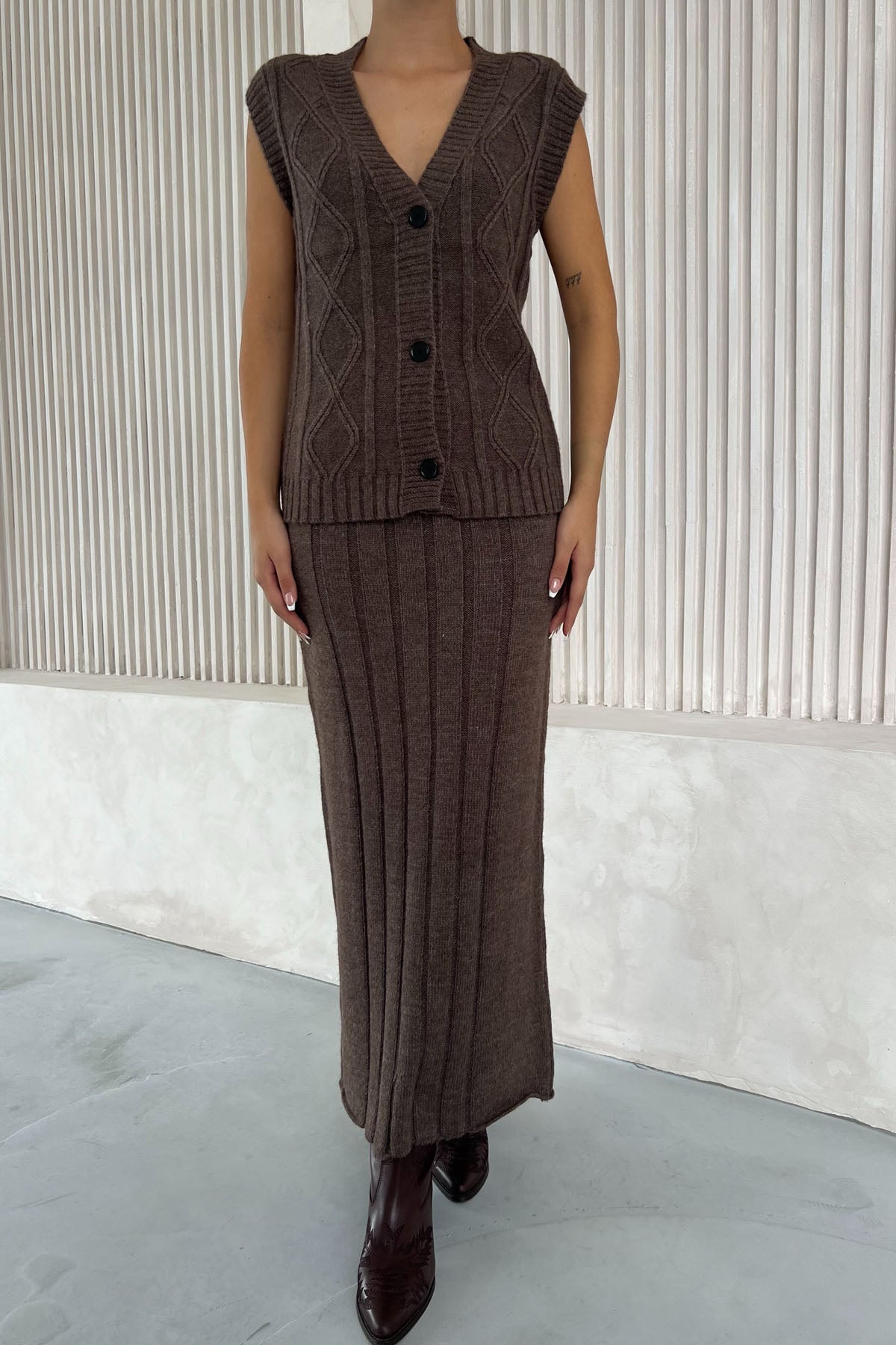 Kahverengi Düğmeli Yelek Çan Etek Triko Takım SY-2492-Kahverengi