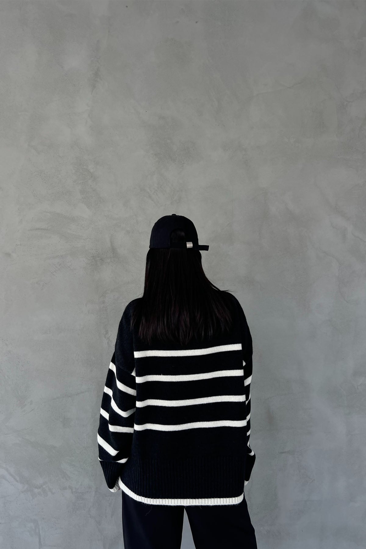 Siyah Beyaz Çizgili Oversize Triko Kazak SY-2401-Siyah