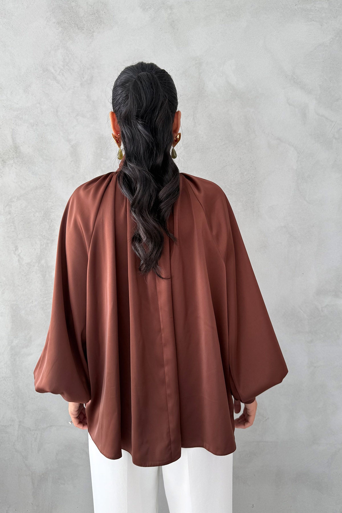 Koyu Kahve Dökümlü Zr Tasarım Saten Bluz SY-3369-Koyu Kahve