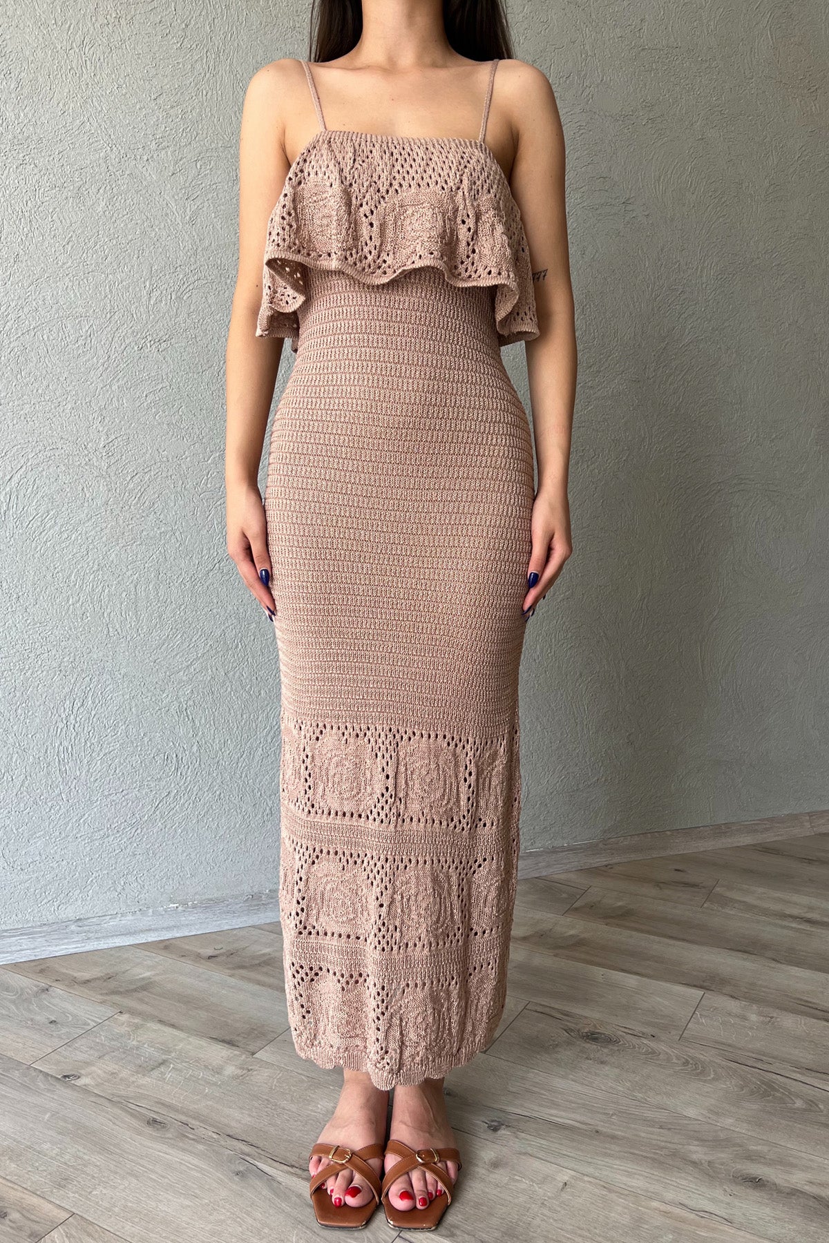 Kahve İnce Askılı Çiçek Detaylı Ajurlu Maxi Elbise SY-2223-Kahve