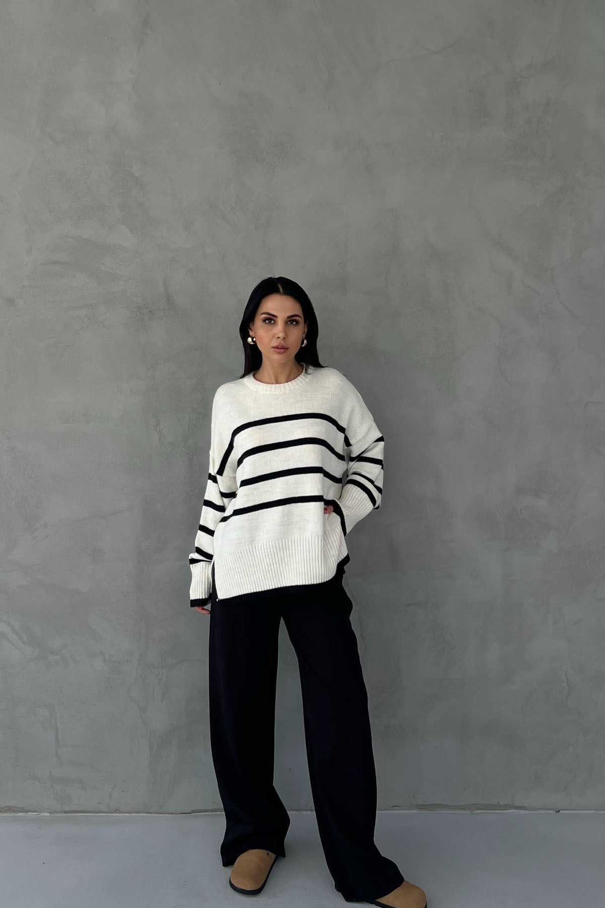 Beyaz Siyah Çizgili Oversize Triko Kazak SY-2401-Beyaz