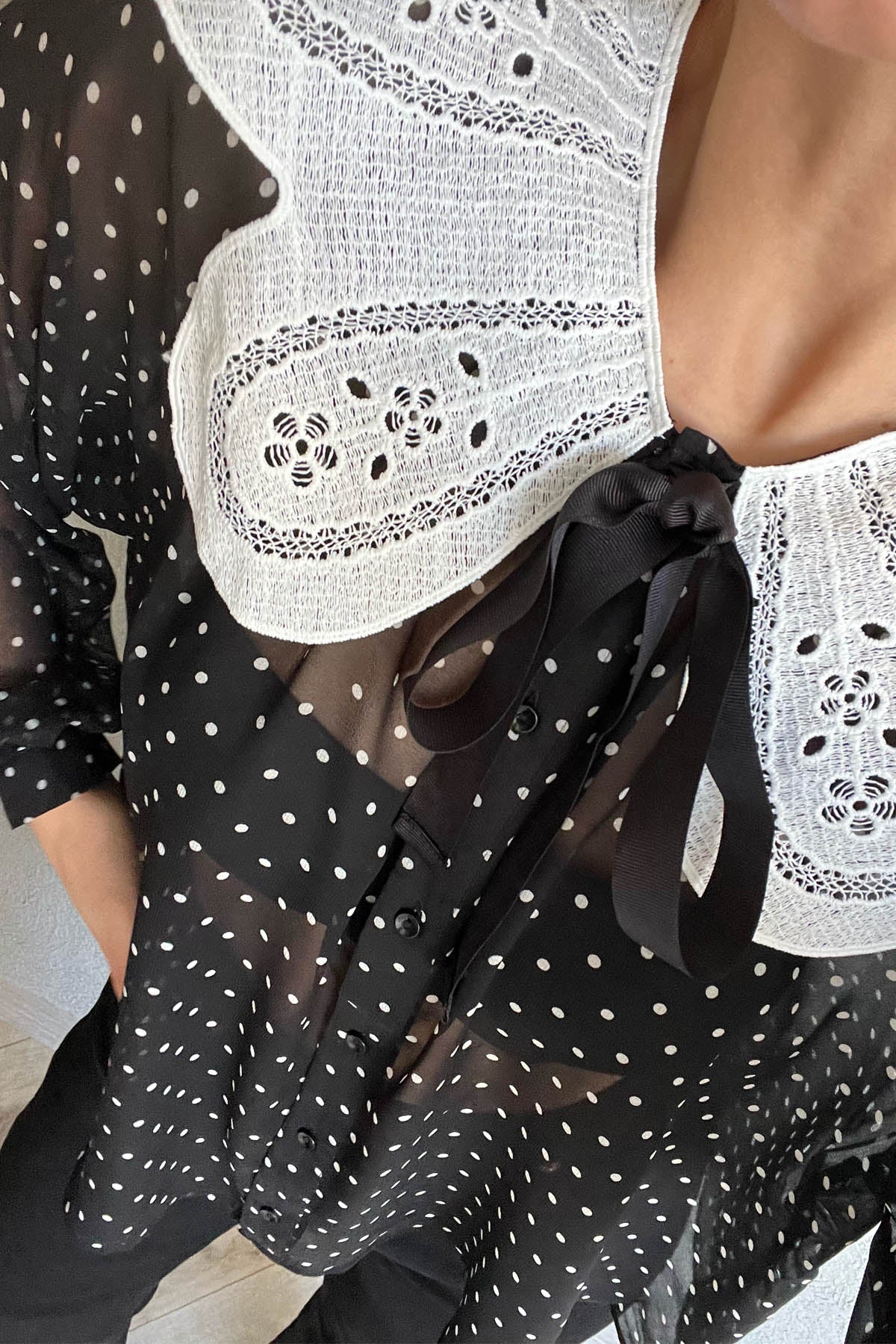 Siyah Puantiyeli  Uzun Kollu Yaka Detaylı Şifon Gömlek SY-1599-Siyah