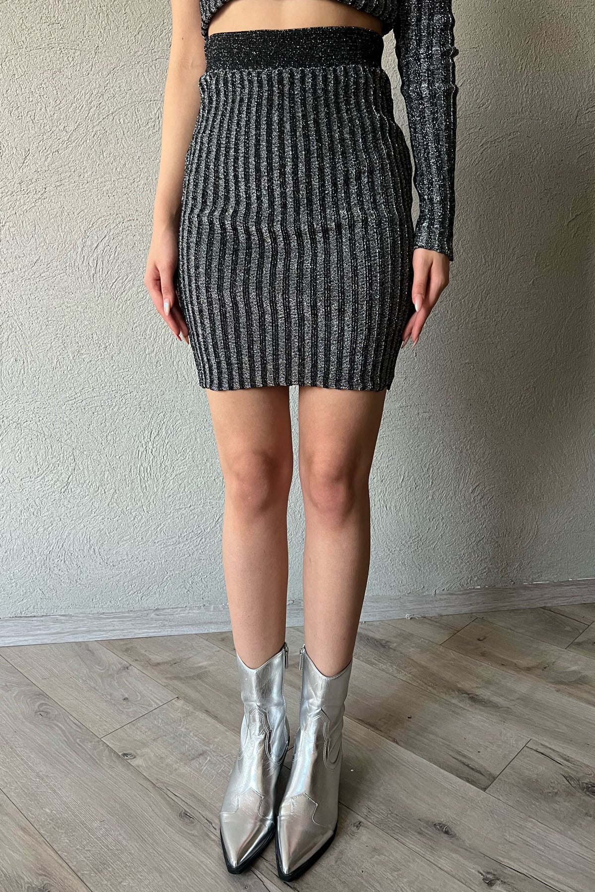 Gri Pırıltılı Tek Kollu Crop Üst ve Belden Lastikli Etek Takım SY-1283-Gri