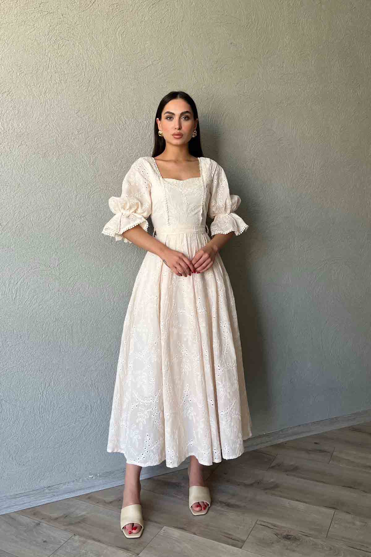 Bej Kolu Lastik Detaylı Güpür Detaylı Brode Elbise SY-2109-Bej