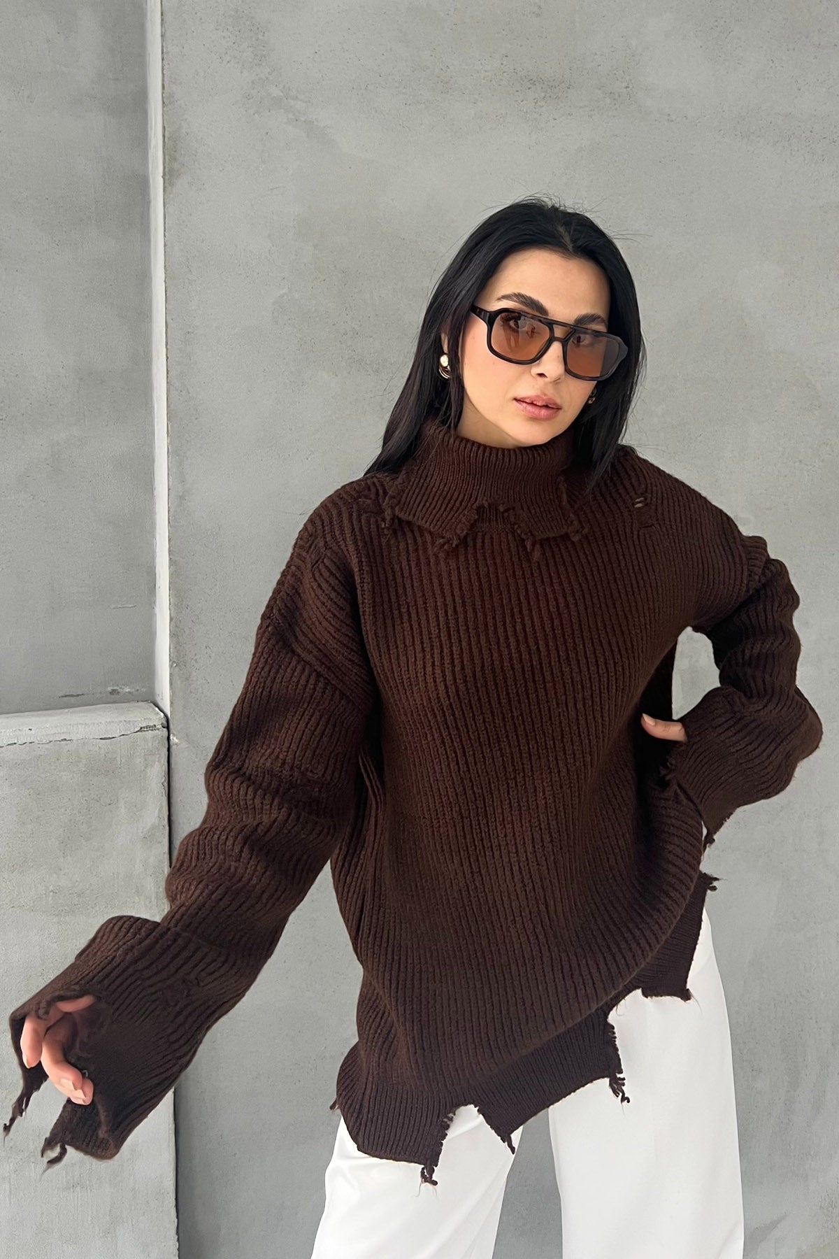 Acı Kahve Yırtık Detaylı Boğazlı Triko Kazak SY-2840-Acı Kahve