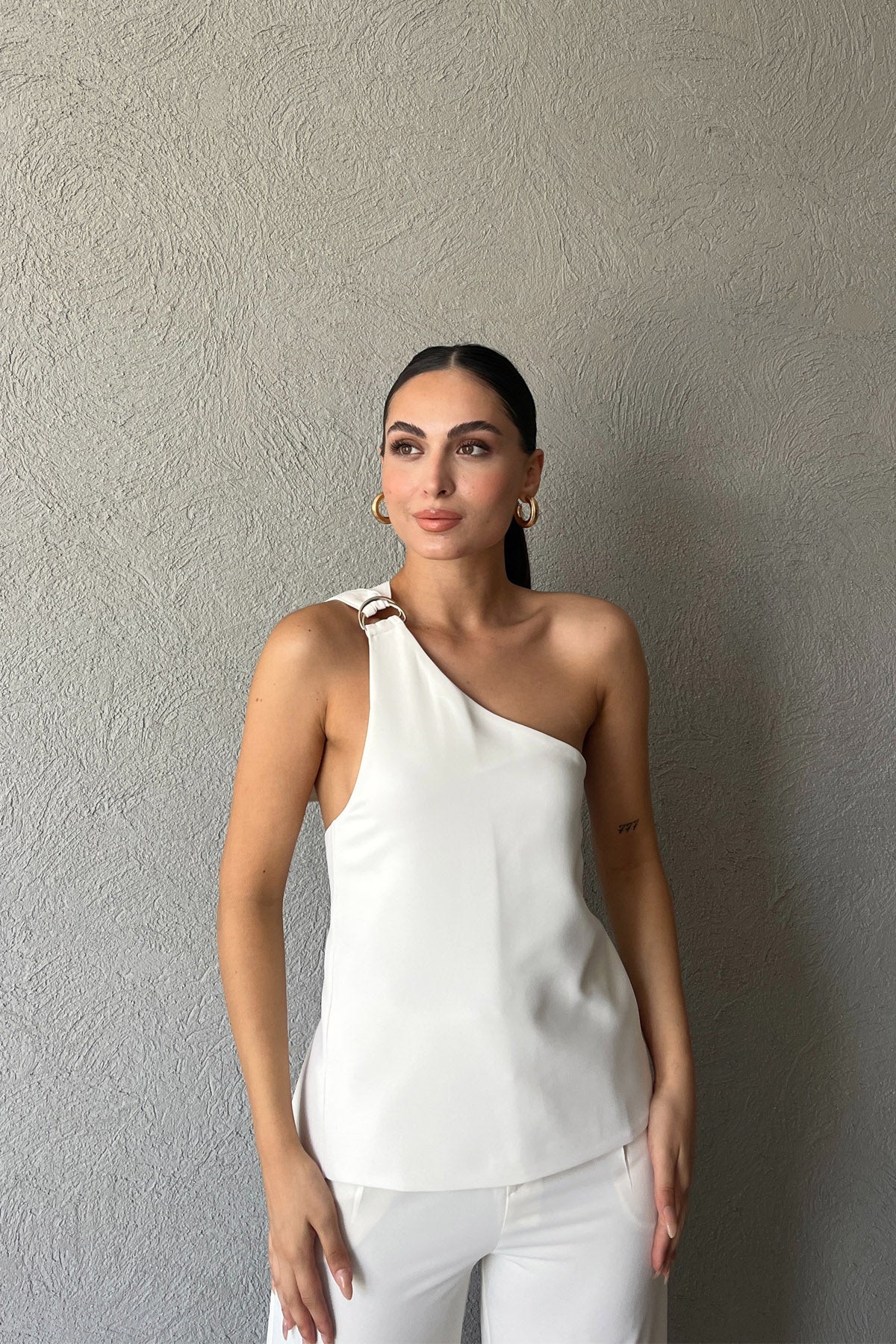 Ekru Aparat Detaylı Tek Omuz Bağlamalı Asimetrik Yelek SY-2341-Ekru