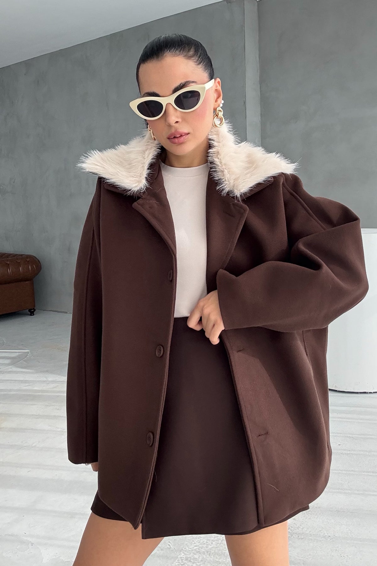 Yakası Kürklü Kahverengi Kaşe Kısa Kaban SY-3442-Kahve