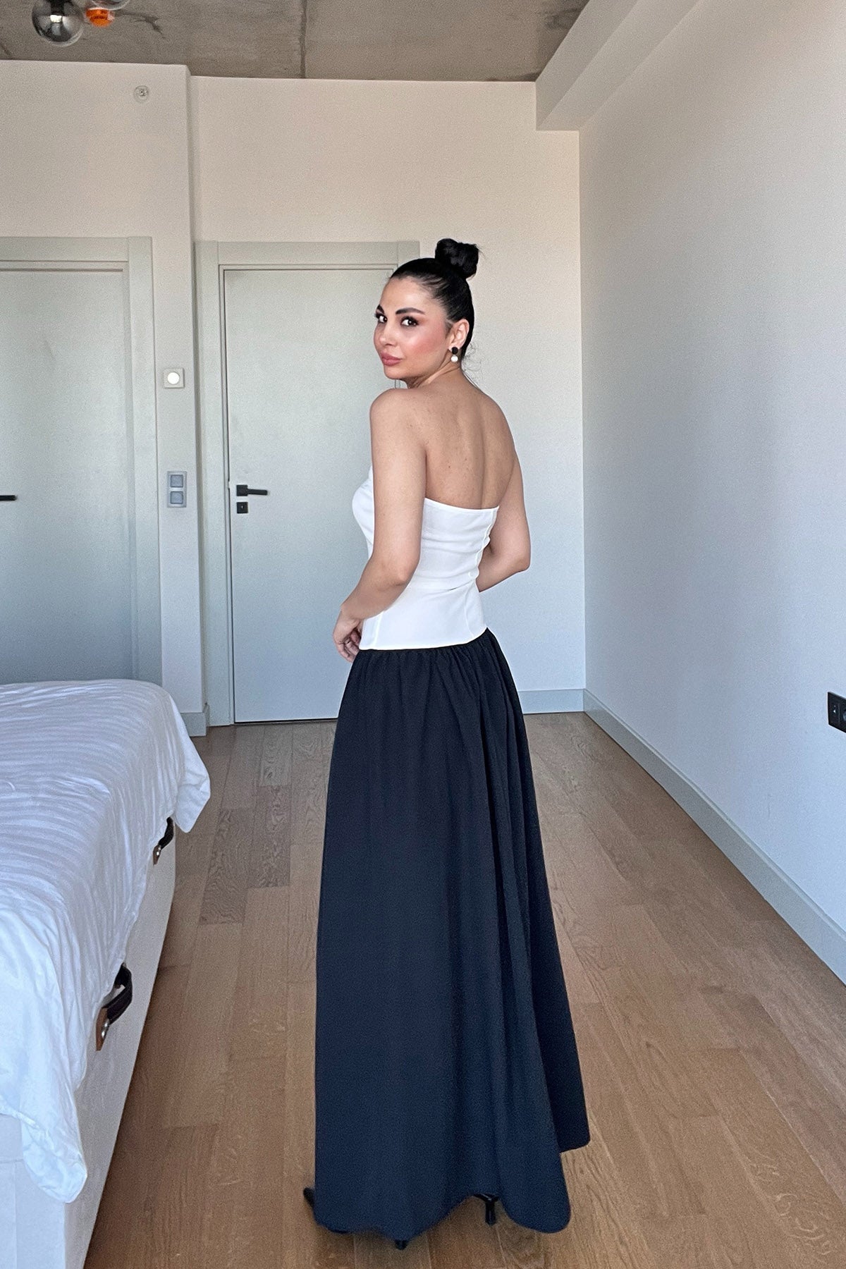 Siyah Poplin Üstü Beyaz Straplez Uzun Elbise SY-3019-Beyaz