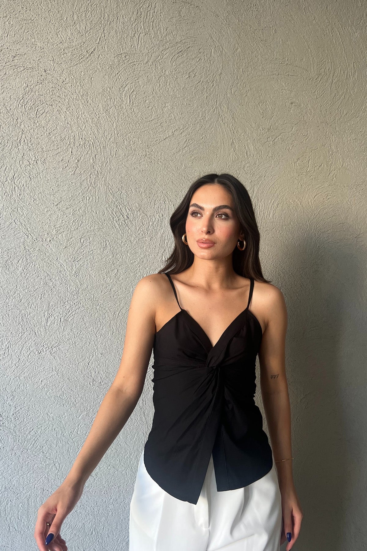 Siyah Askılı Büzgü Detaylı Bluz SY-2064-Siyah