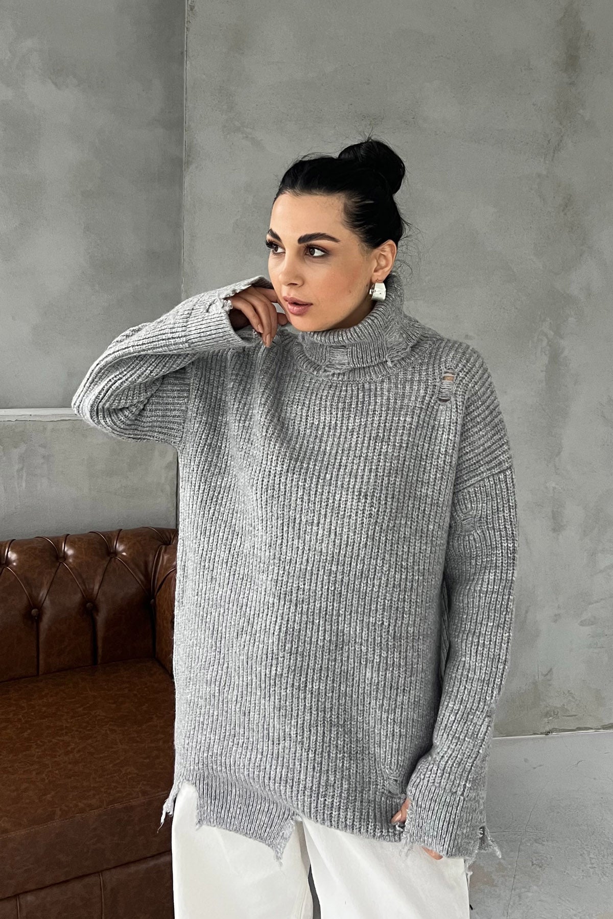 Gri Yırtık Detaylı Boğazlı Triko Kazak SY-2840-Gri