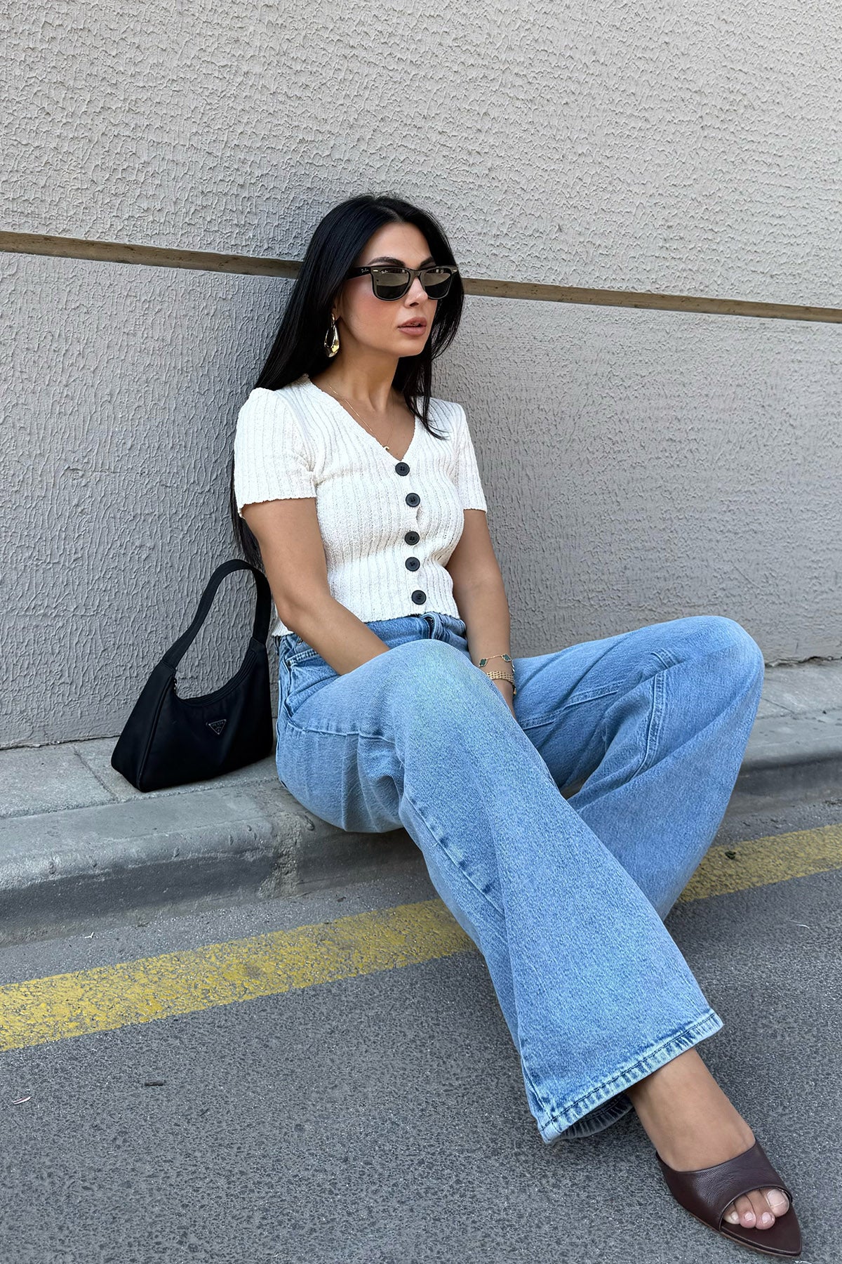 Krem V Yaka Siyah Düğmeli Triko SY-3323-Krem