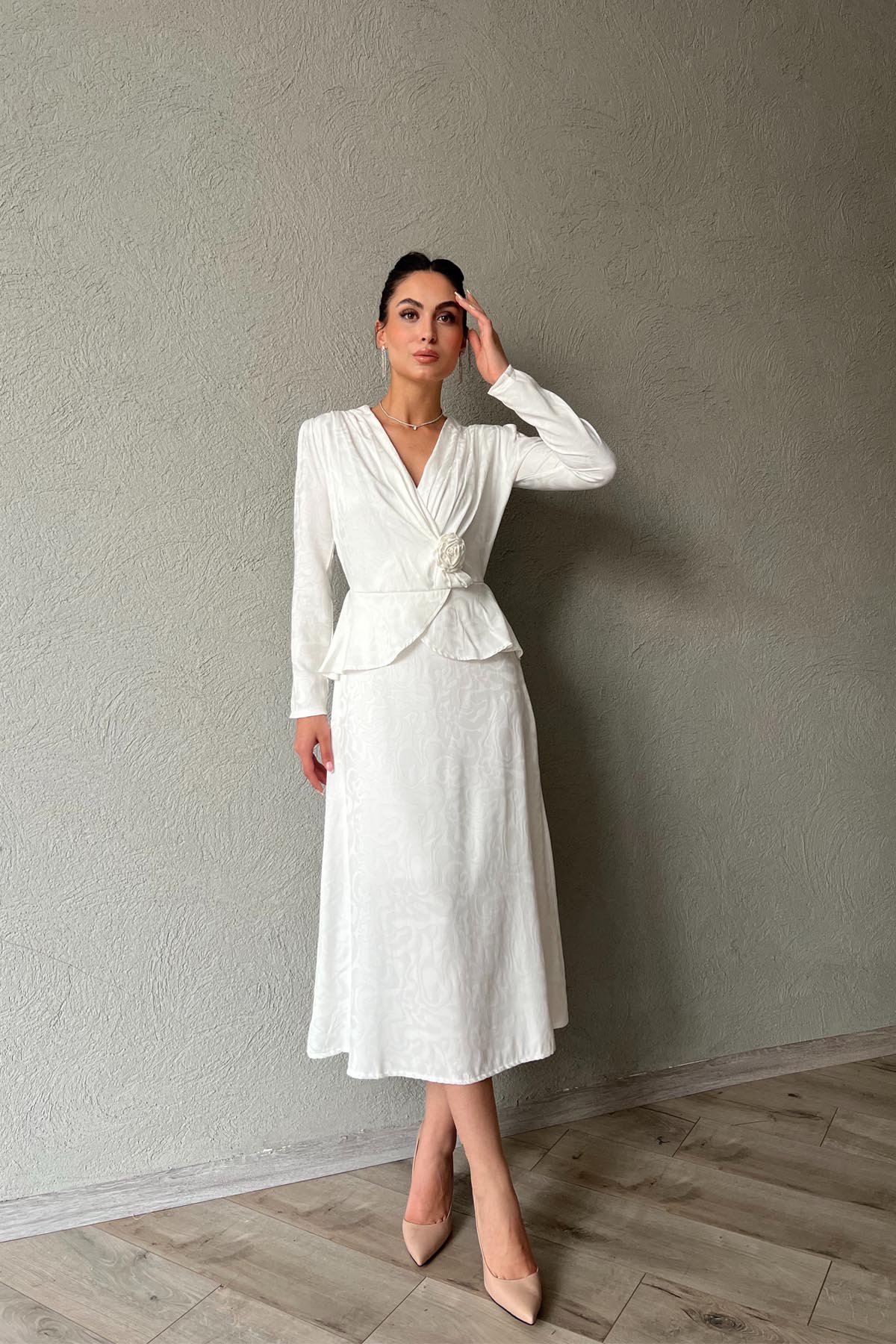 Ekru Gül Broş ve Pile Detaylı Kruvaze Elbise SY-1775-Ekru