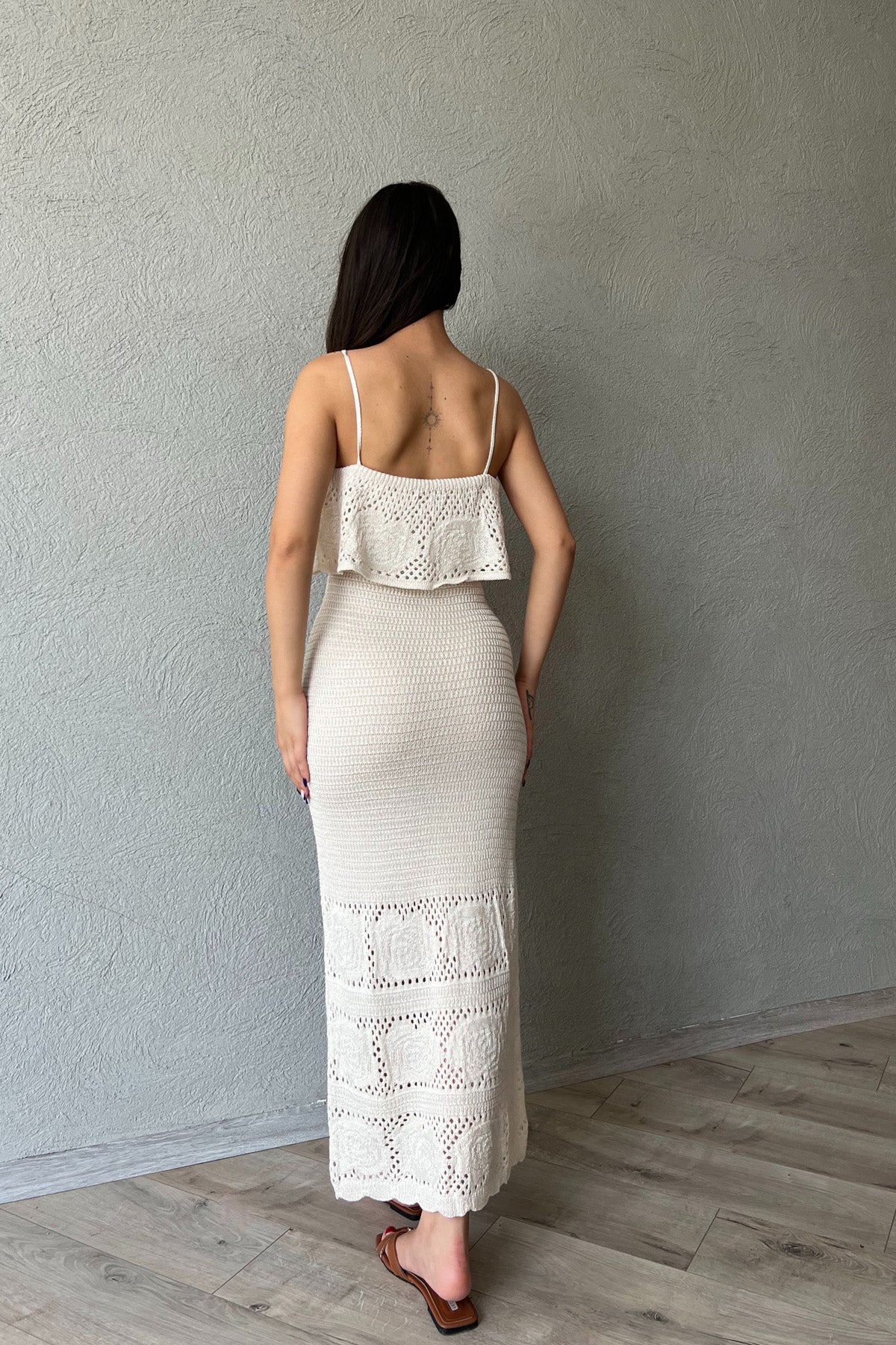 Krem İnce Askılı Çiçek Detaylı Ajurlu Maxi Elbise SY-2223-Krem