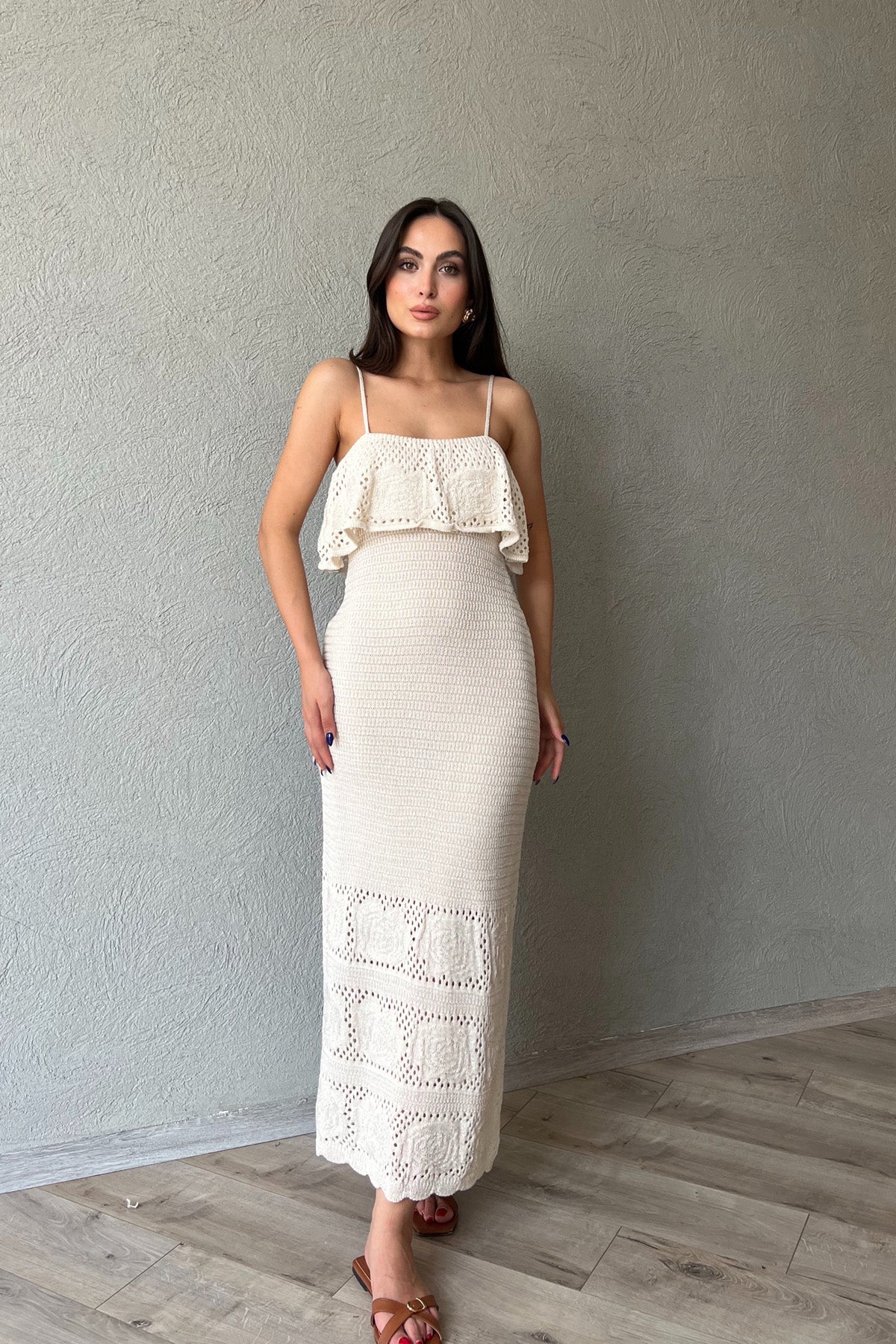 Krem İnce Askılı Çiçek Detaylı Ajurlu Maxi Elbise SY-2223-Krem