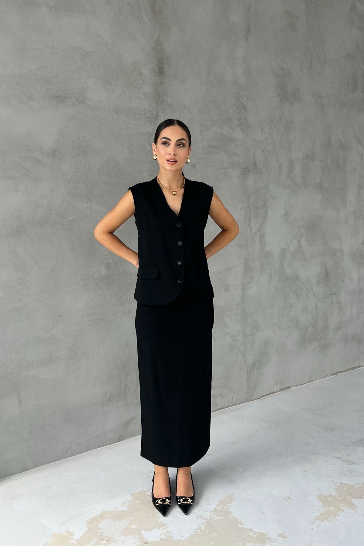 Siyah Arkası Kısa Kemer Detaylı Yelek ve Yırtmaçlı Etek Takım SY-2482-Siyah