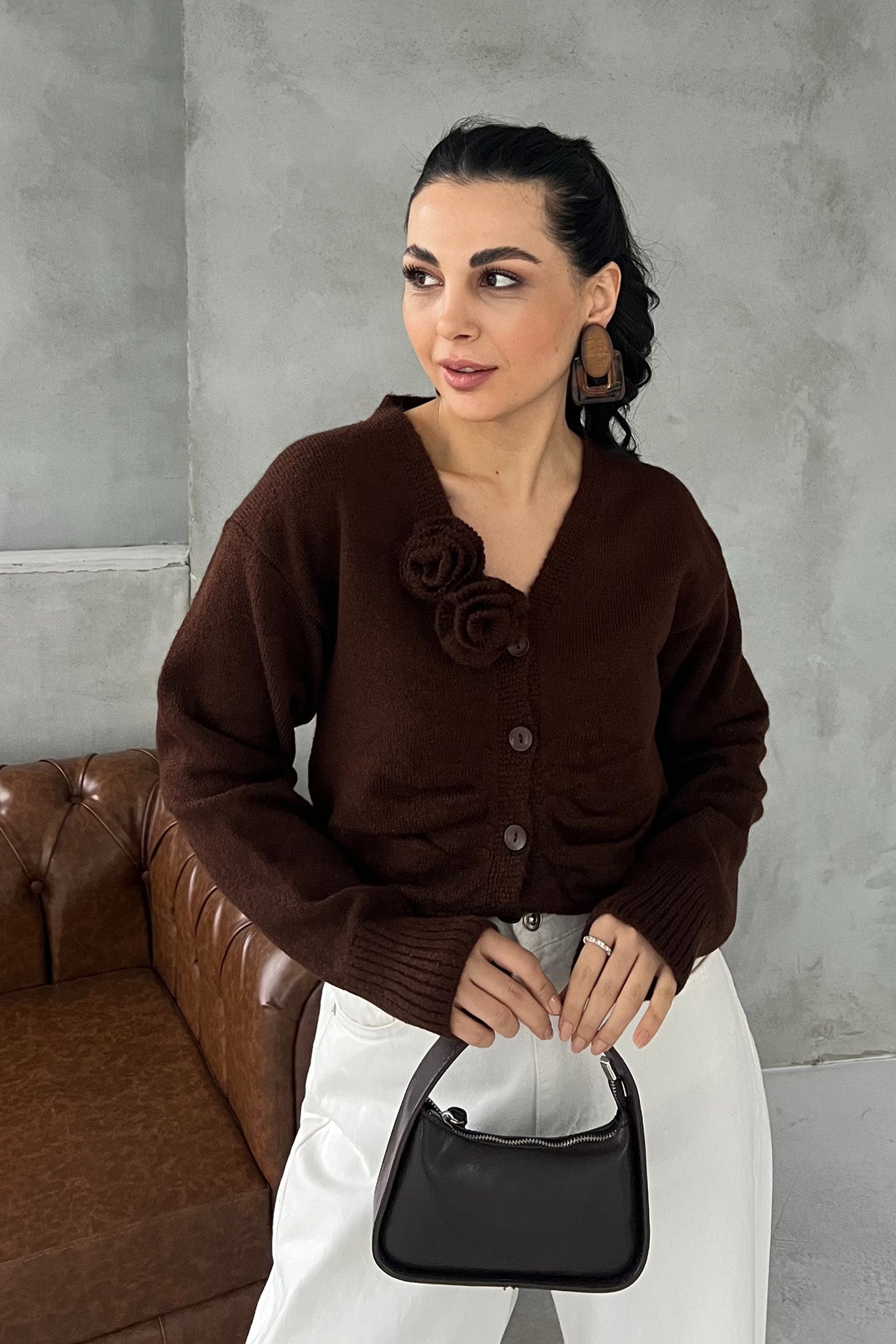 Kahve Gül Aparatlı Triko Hırka SY-2924-Kahve