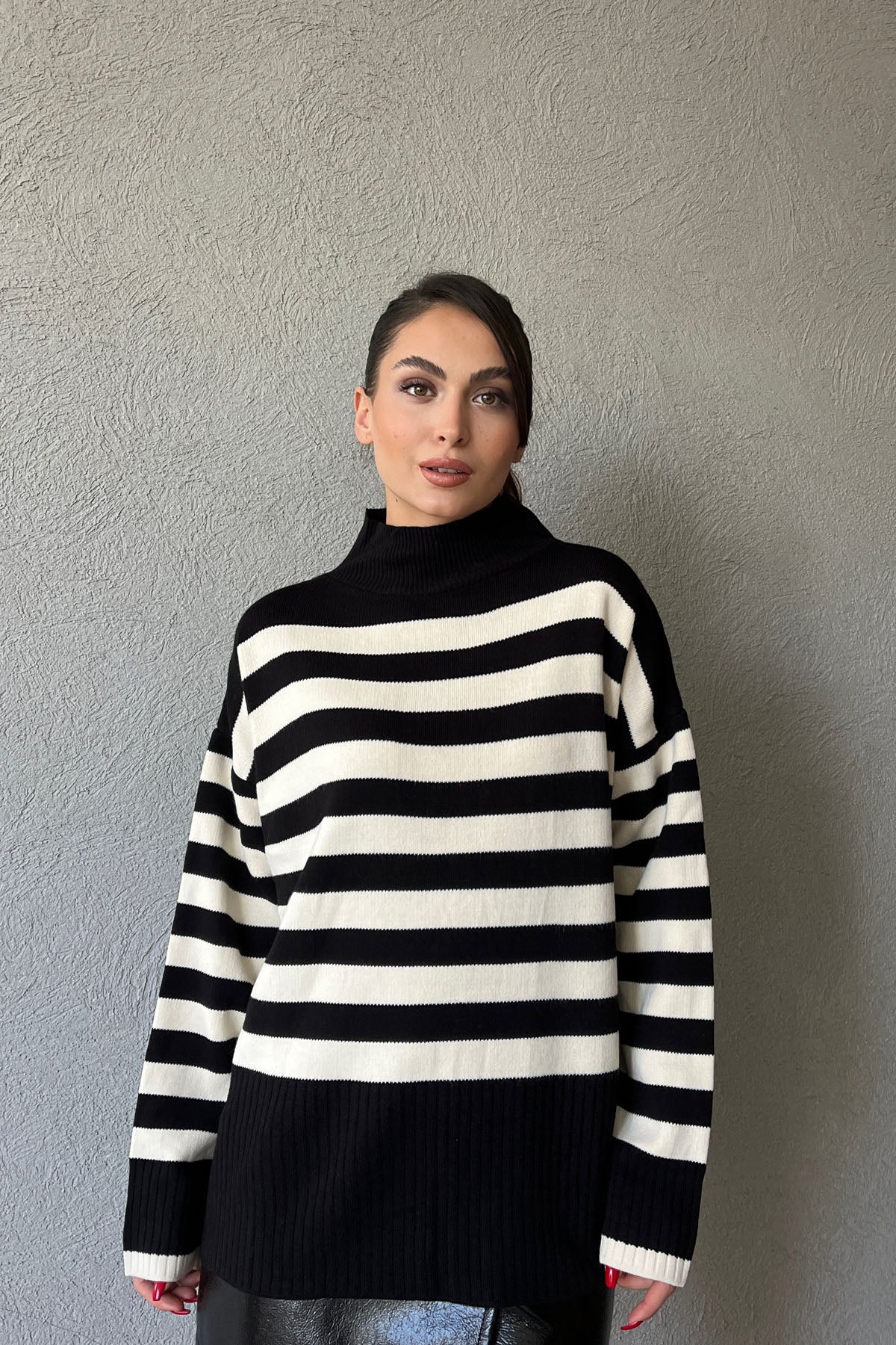 Siyah Taş Rengi Çizgili Yarım Balıkçı Yaka Triko Kazak SY-1318-Siyah