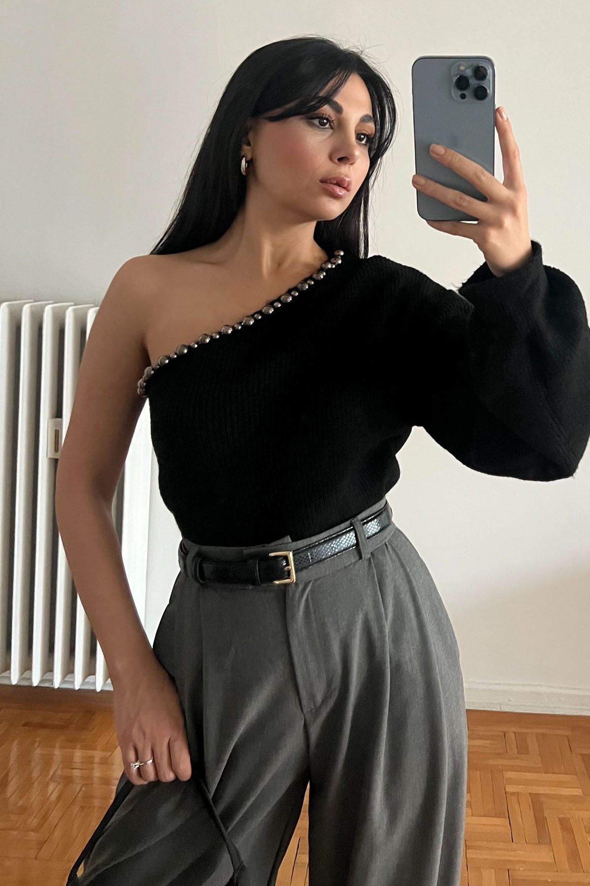 Siyah Tek Omuz Boncuk Detay Triko Kazak SY-2815-Siyah