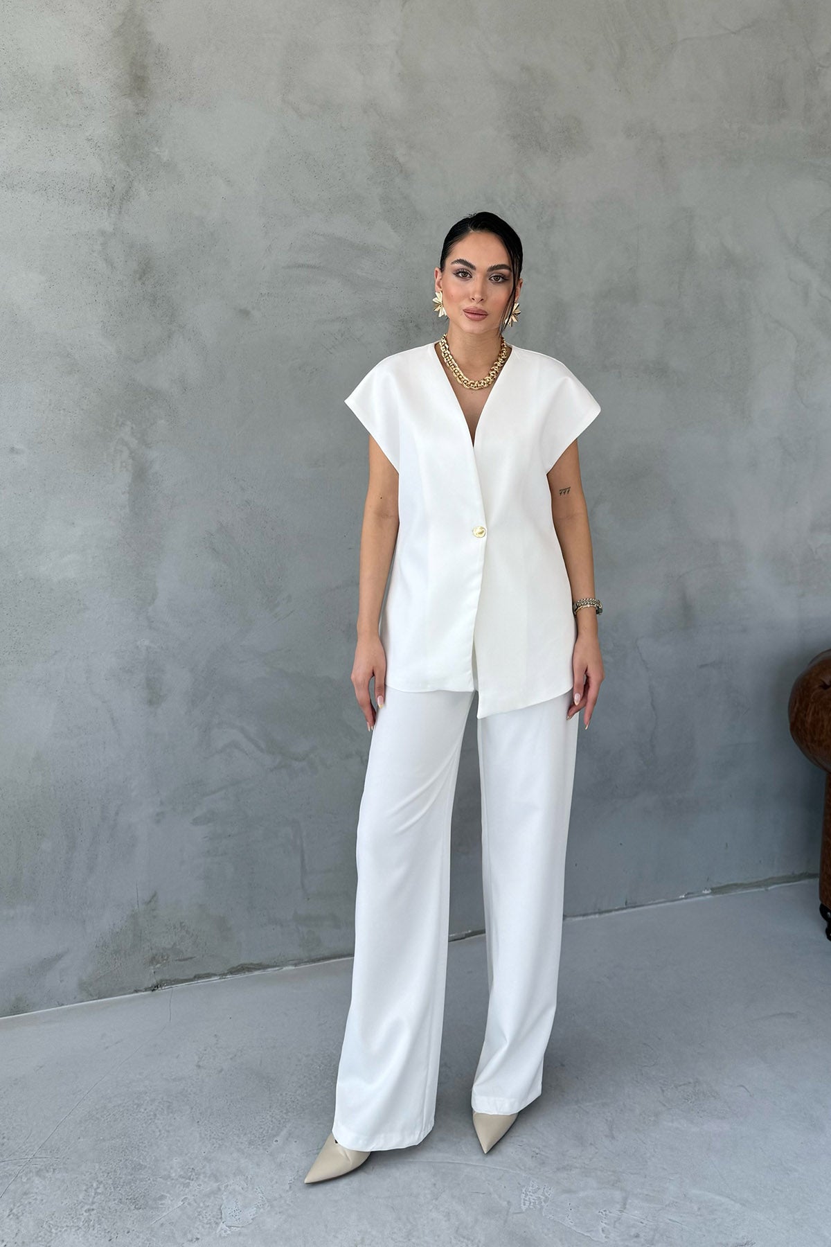 Ekru Gold Düğme Detaylı Asimetrik Kesim Yelek Pantolon Takım SY-3004-Ekru